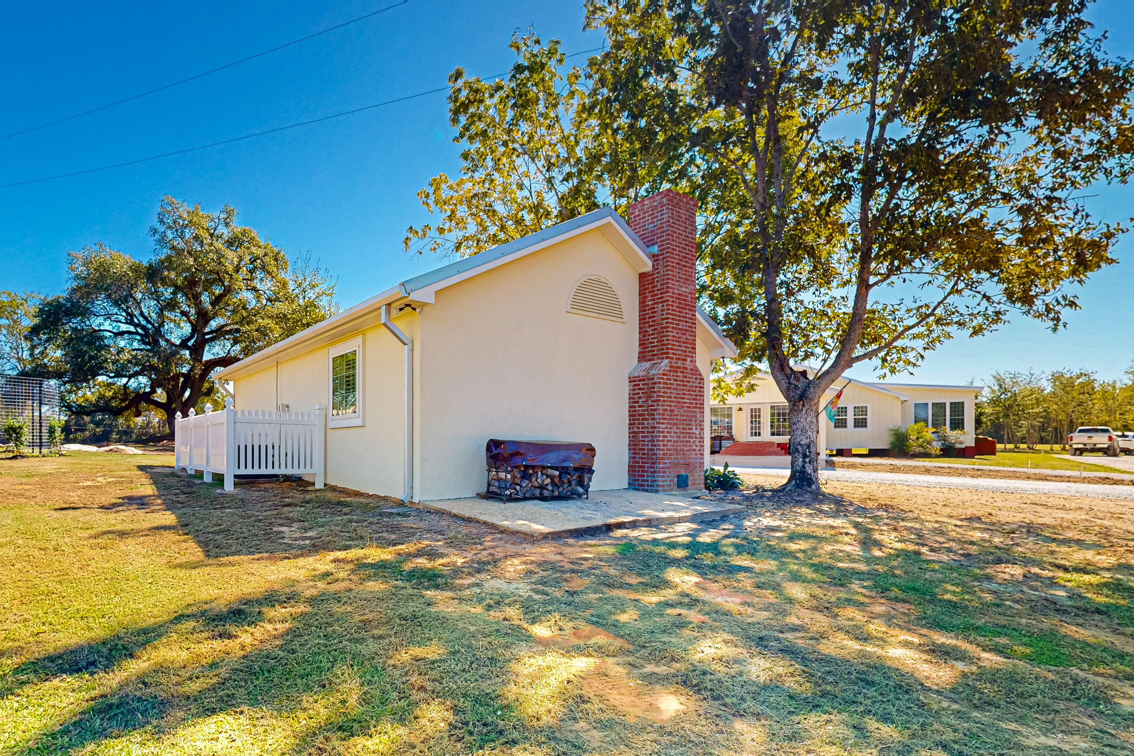 Exterior | Side Yard