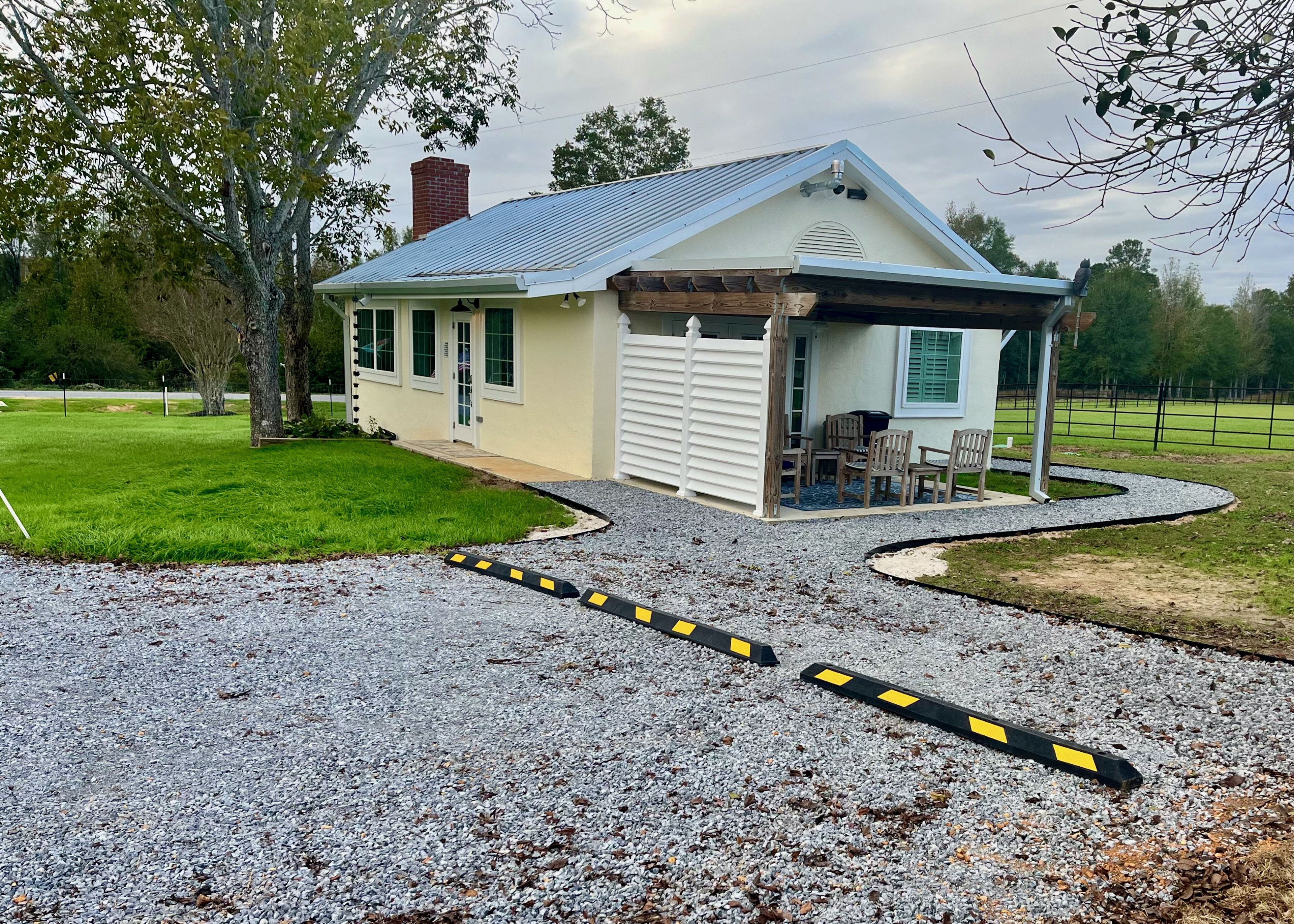 Parking | Gravel Driveway (2 Vehicles)