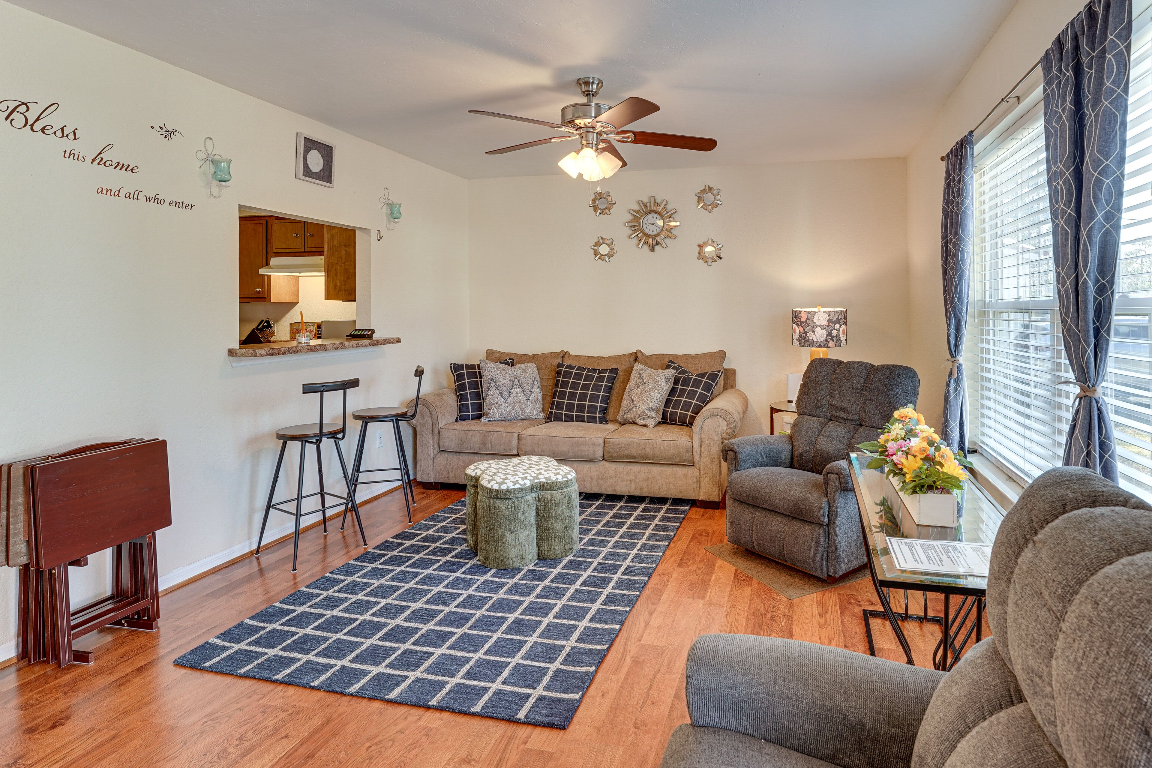 Living Room | Smart TV | Free WiFi