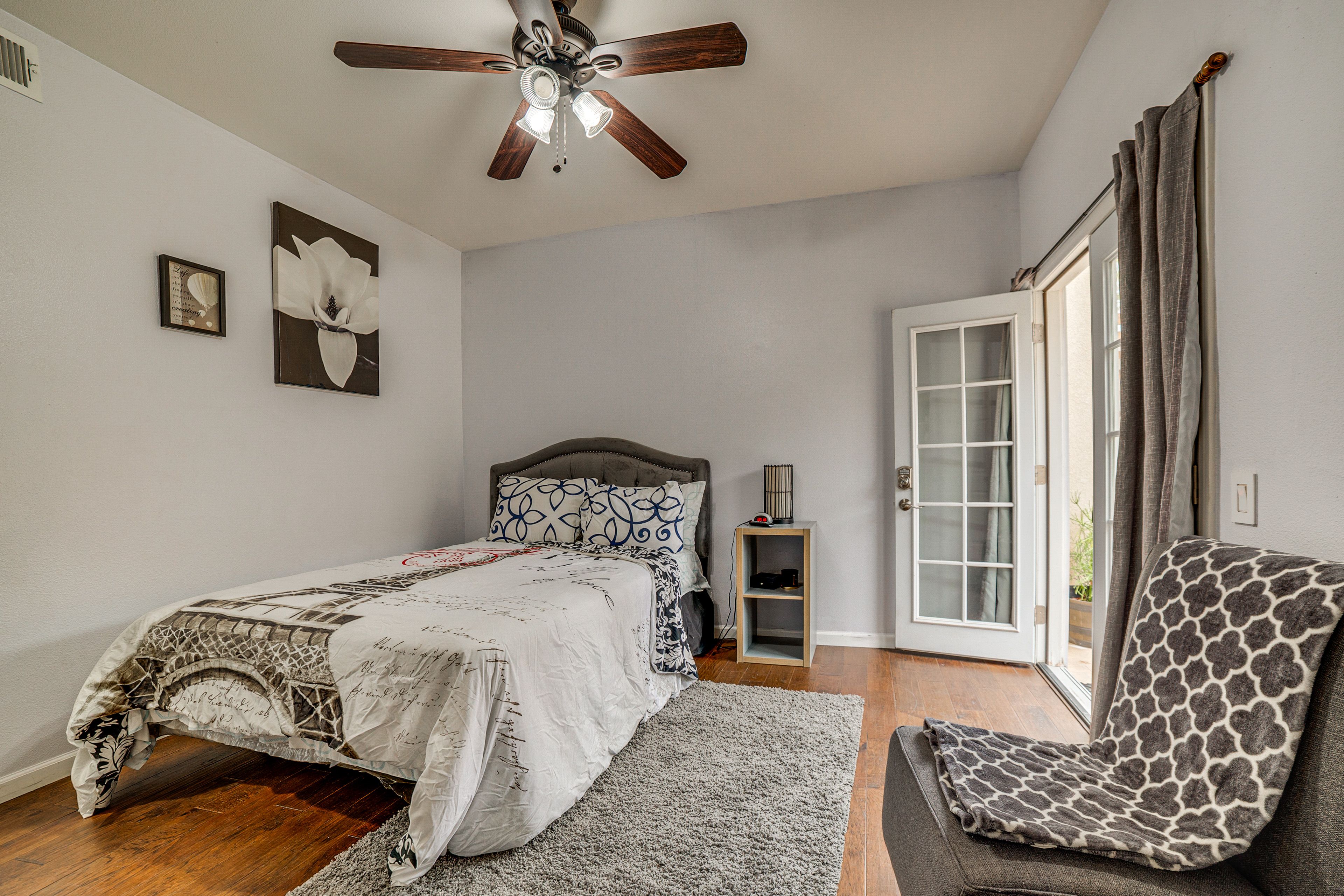 Studio Interior | Queen Bed | Free WiFi