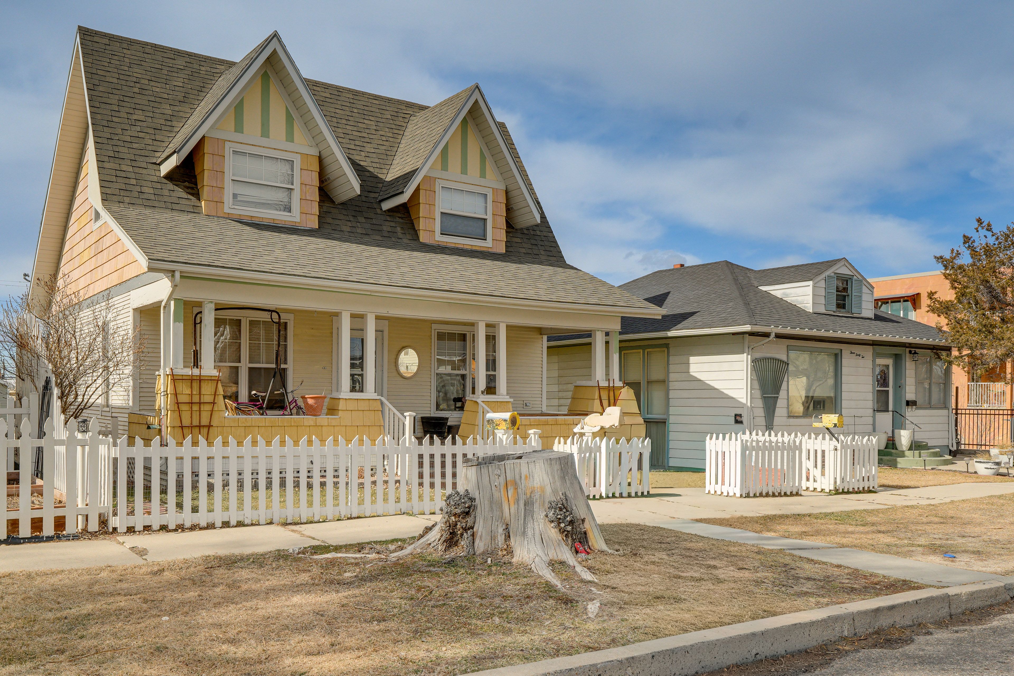 House Exterior | Street Parking
