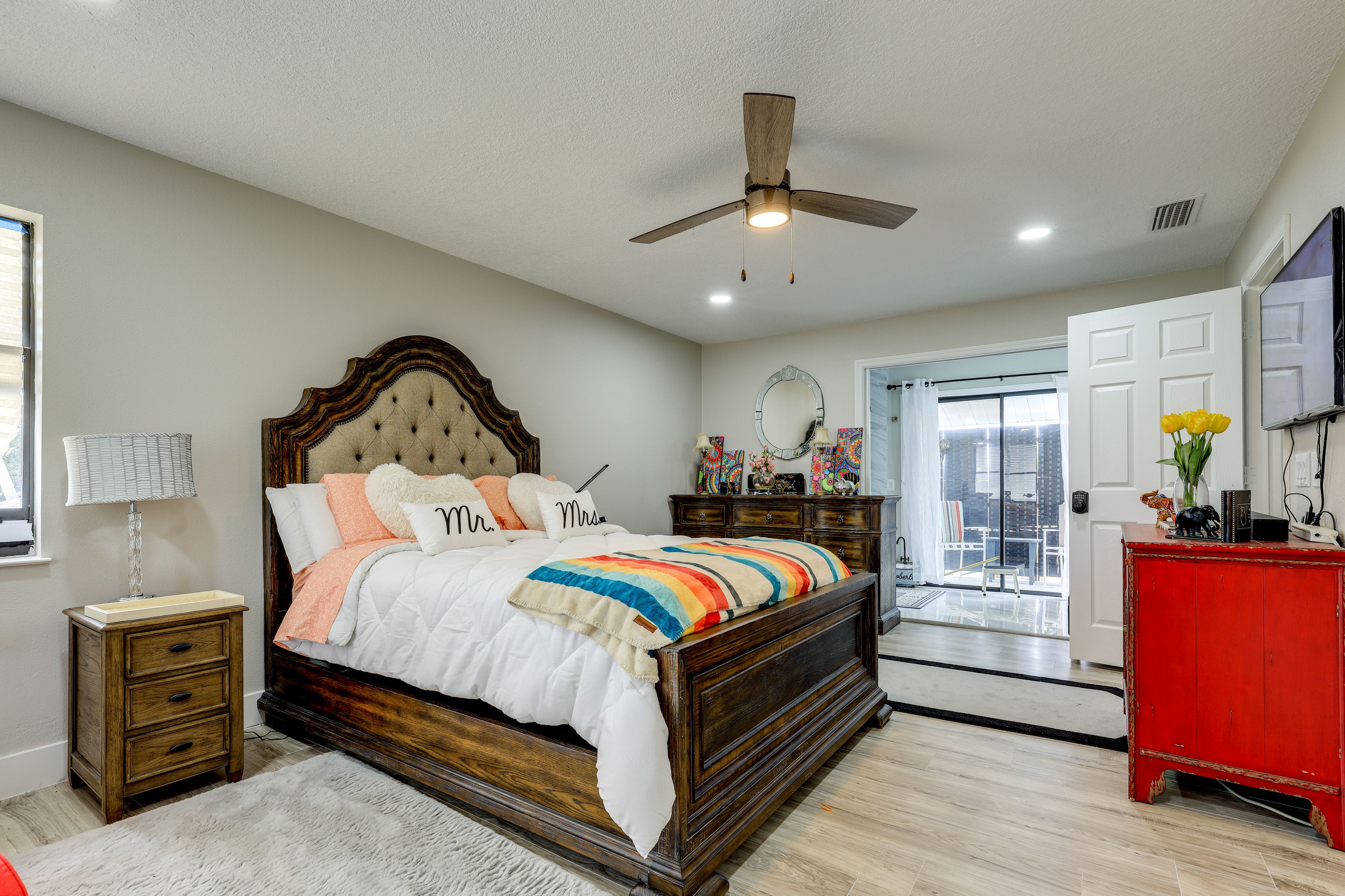 Bedroom 1 | Queen Bed | Smart TV | 1st Floor