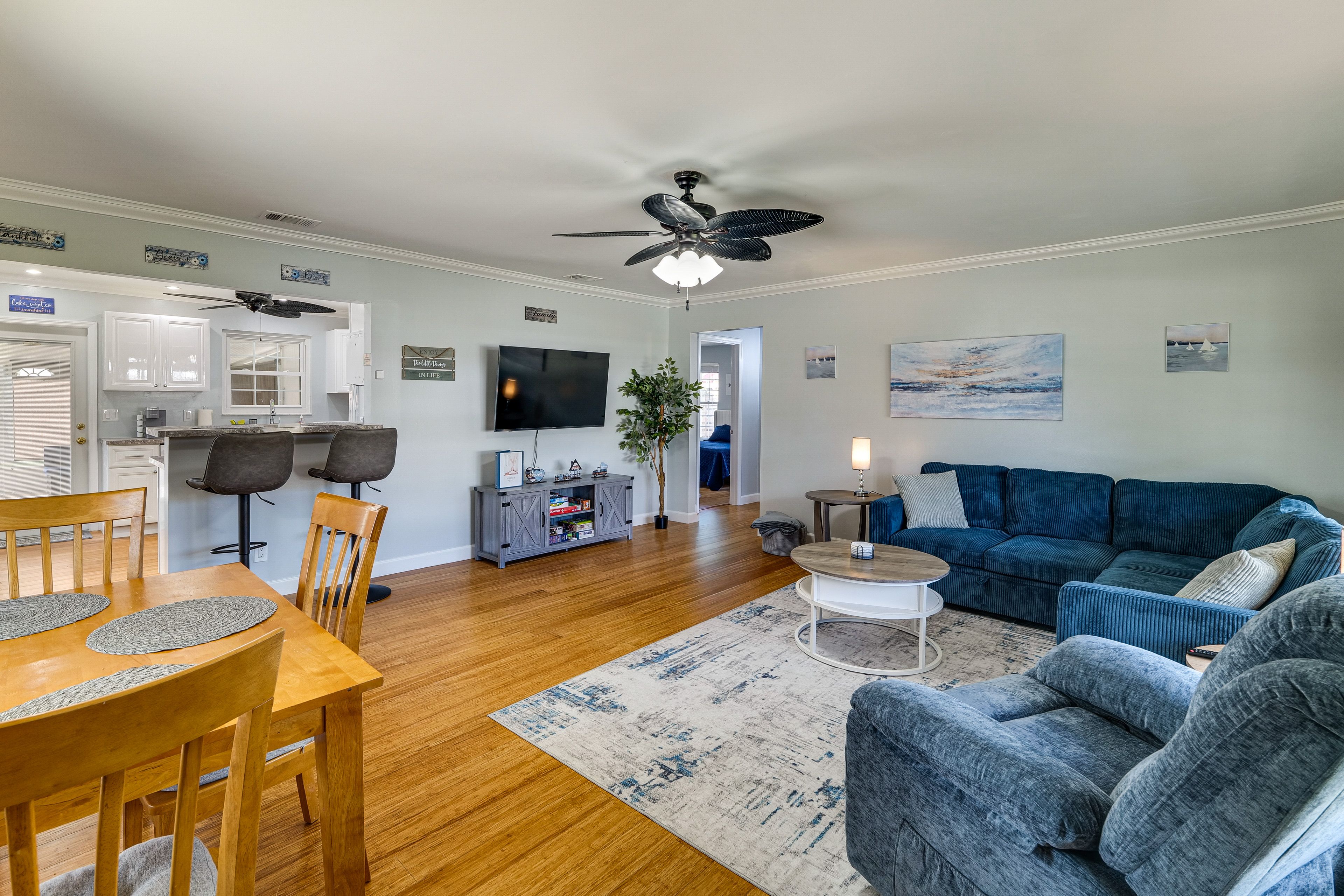 Living Room | Dining Table