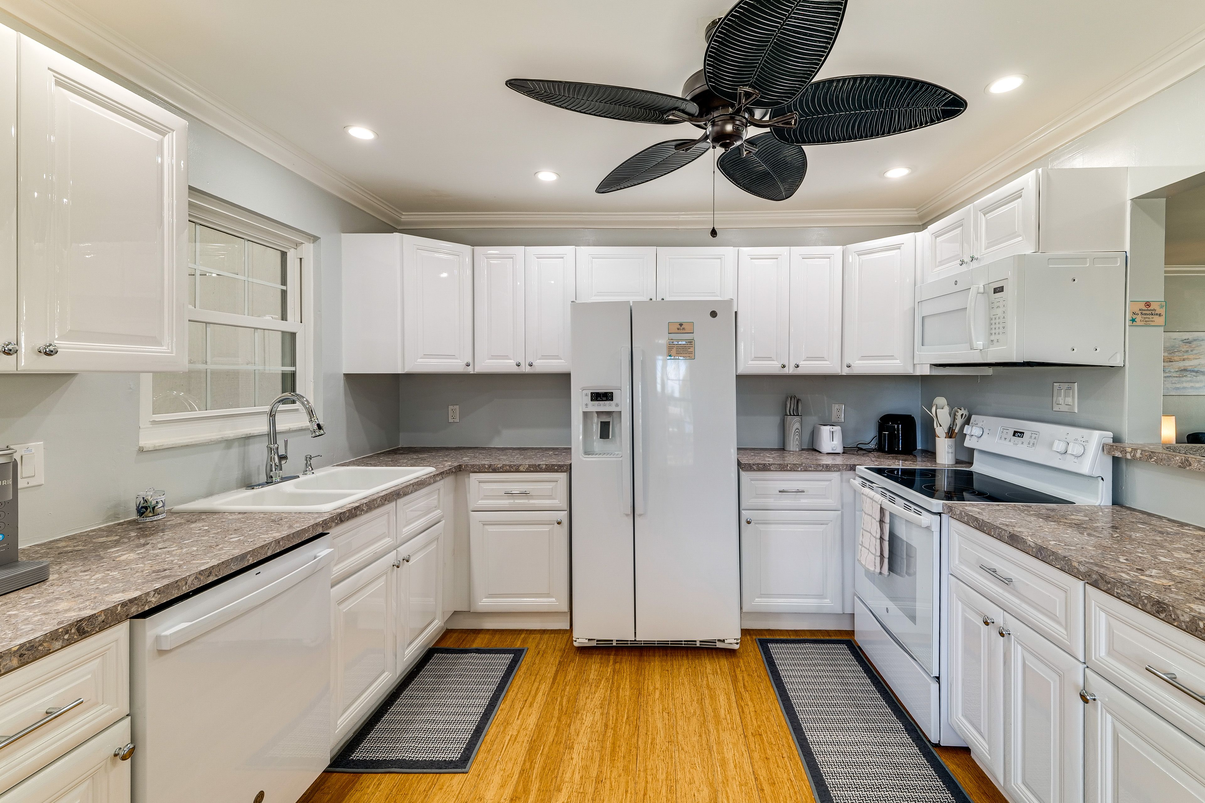 Kitchen | Cooking Basics | Dishware/Flatware | Pod Coffee Maker