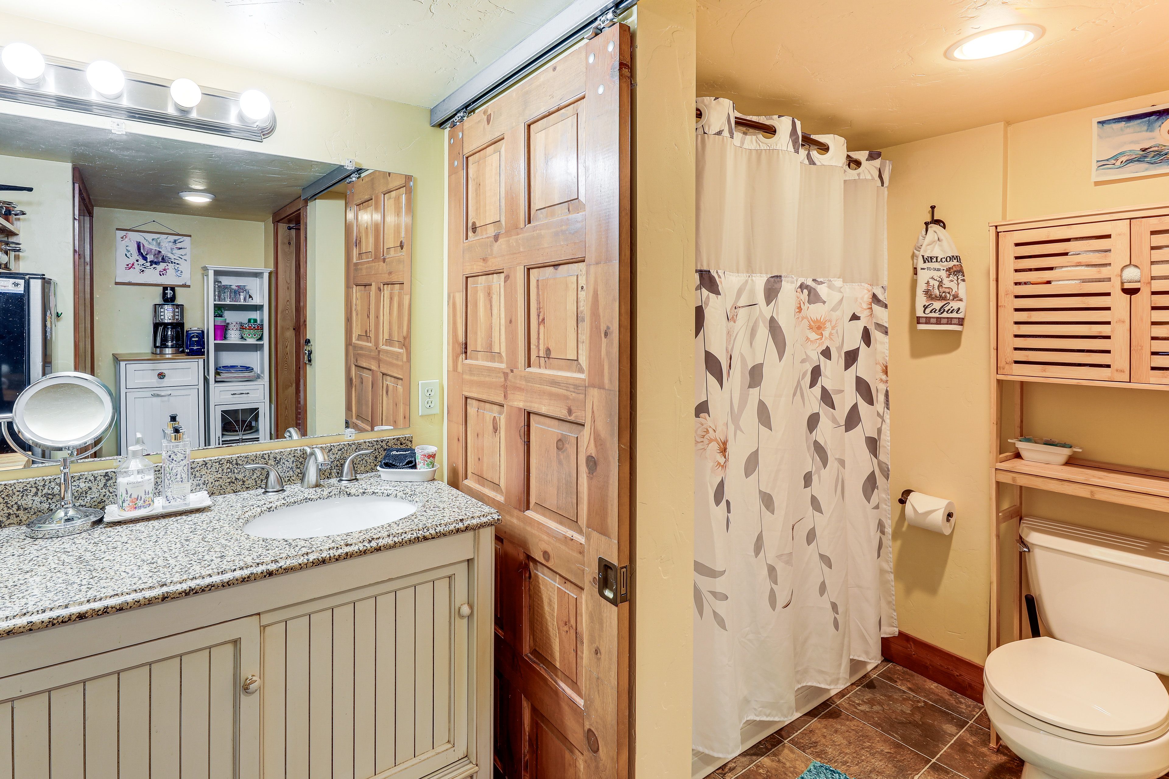 Full Bathroom | Towels Provided