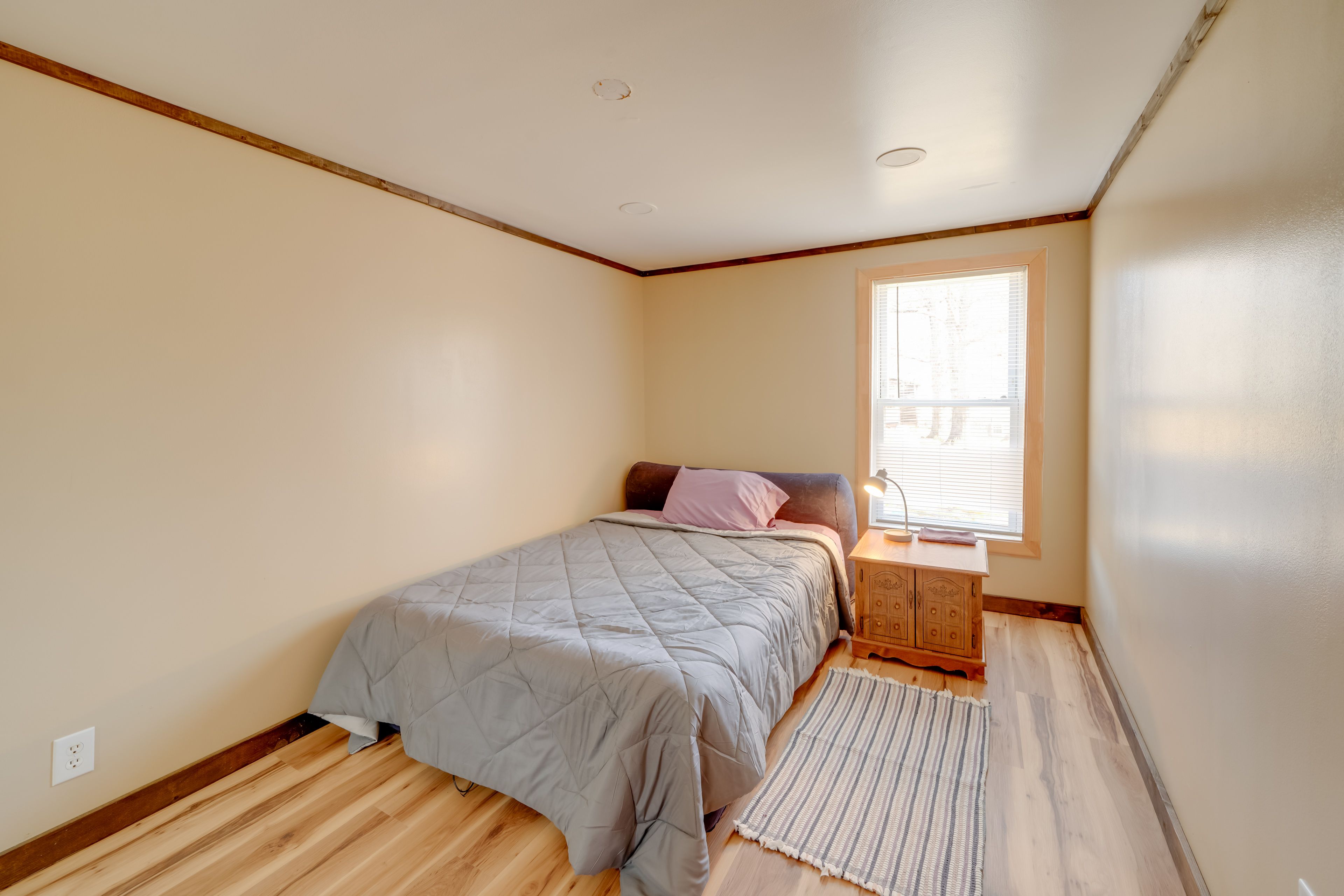 Bedroom 2 | Queen Bed