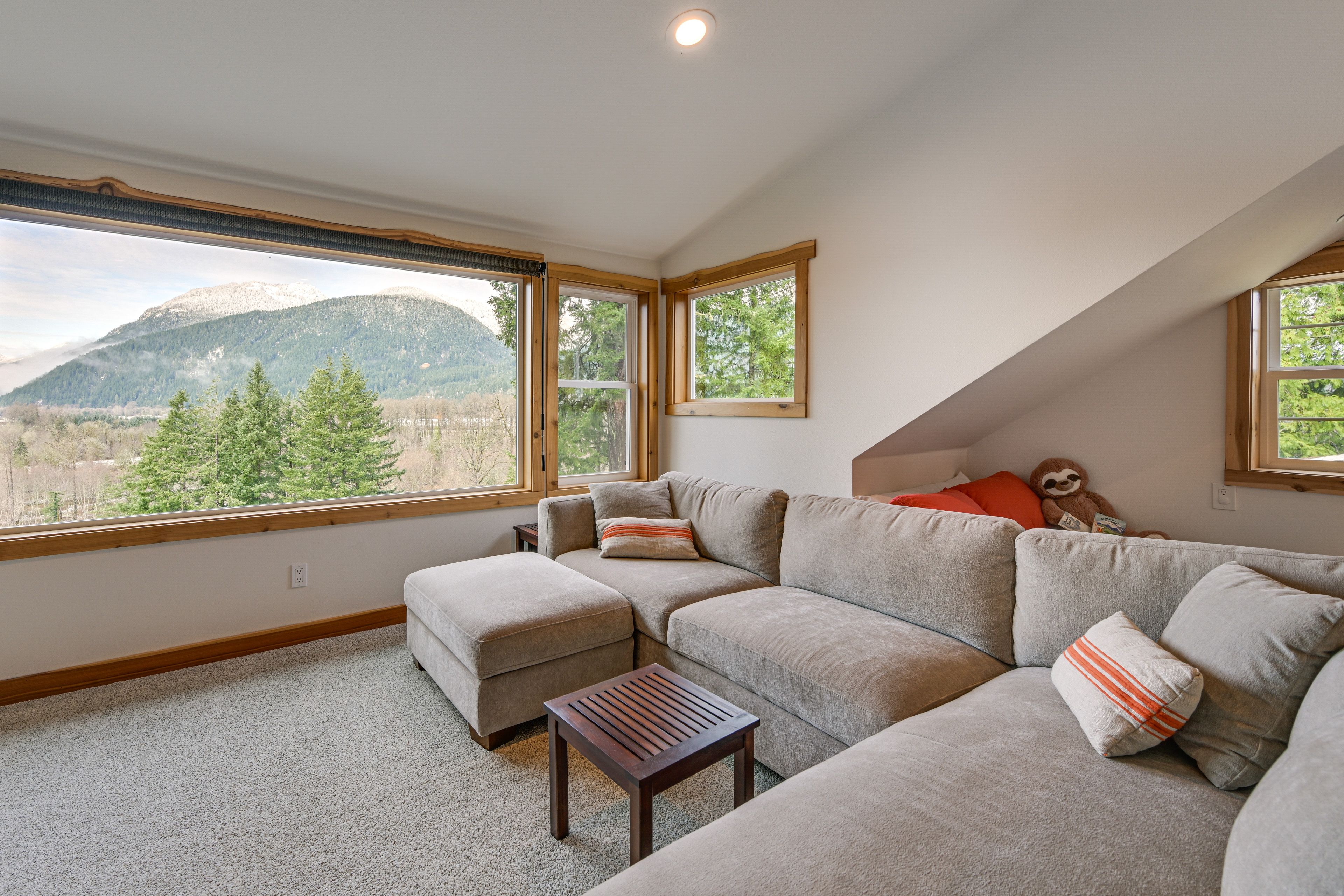 Family Room | Smart TV | 2nd Floor