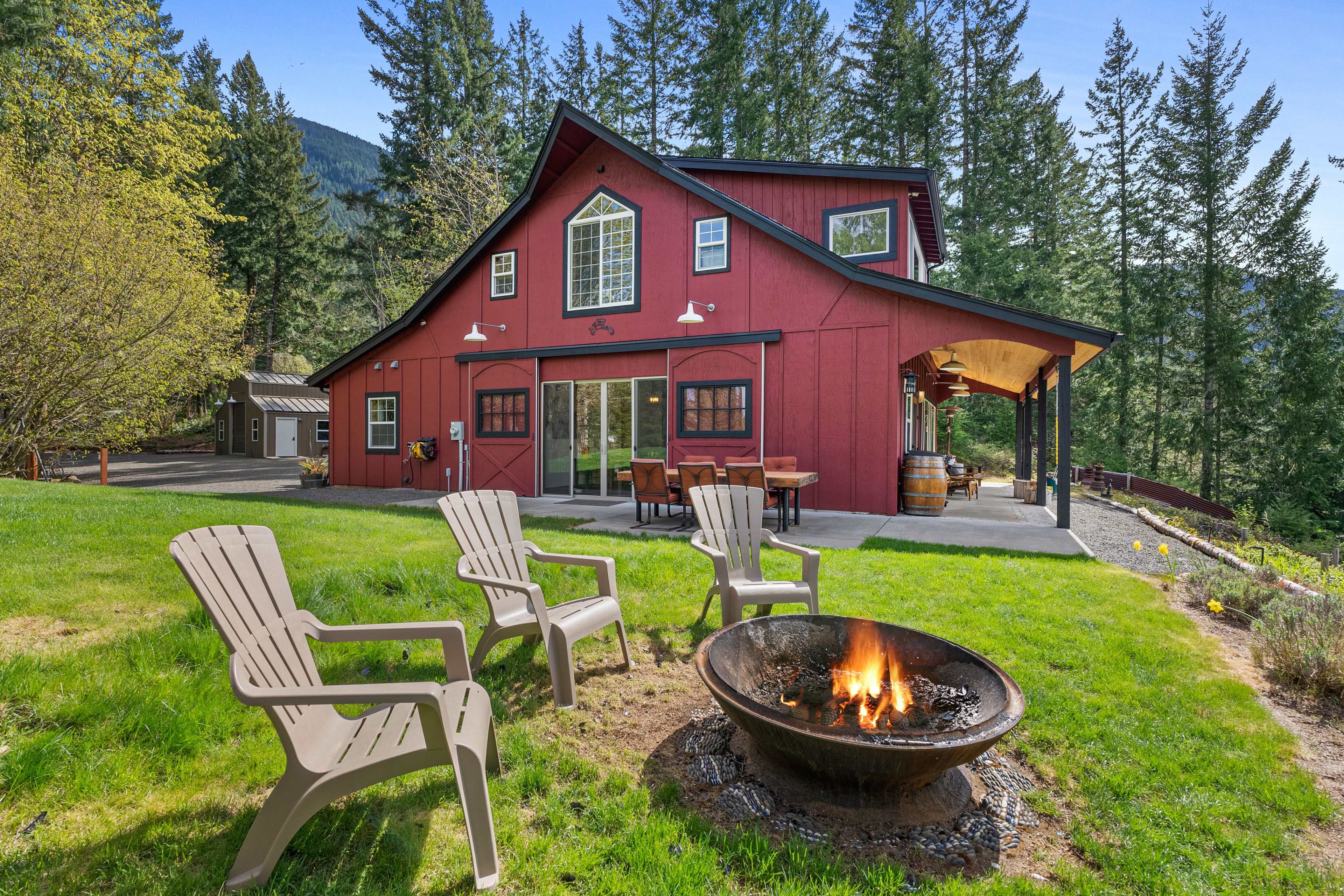 Fire Pit | Dining Area