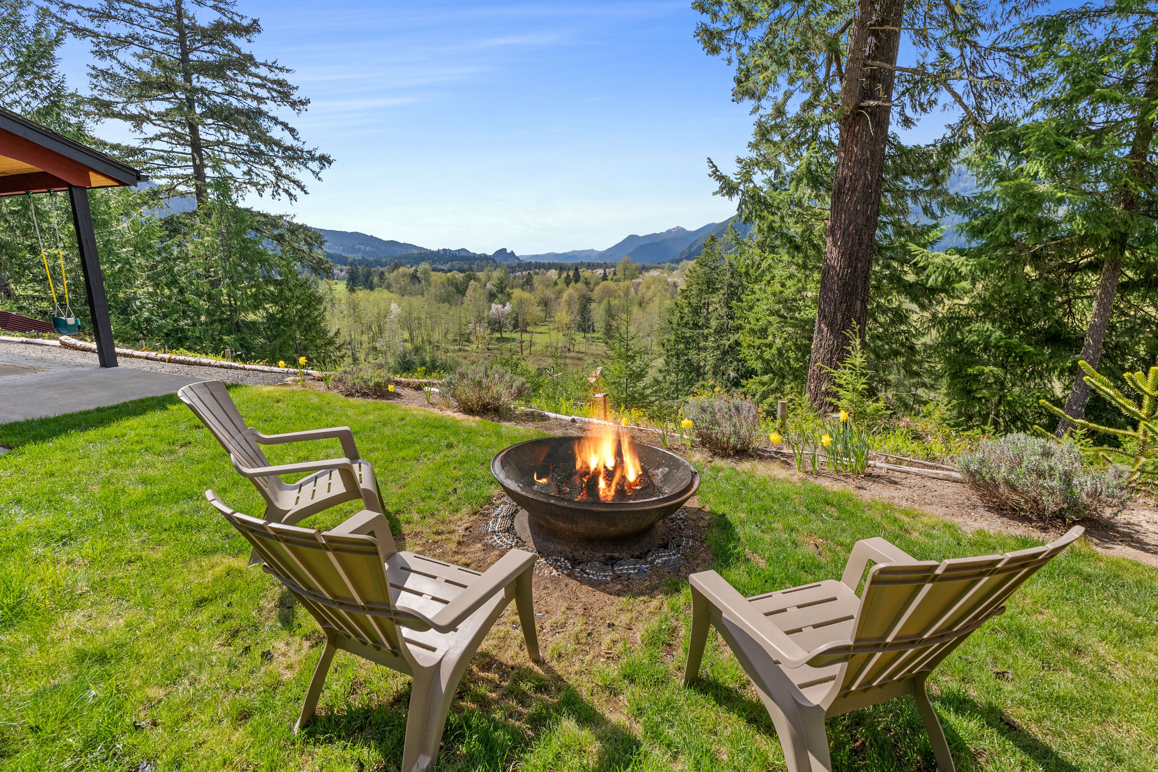 Randle Vacation Rental | 3BR | 2.5BA | 2,500 Sq Ft | Step-Free Entry