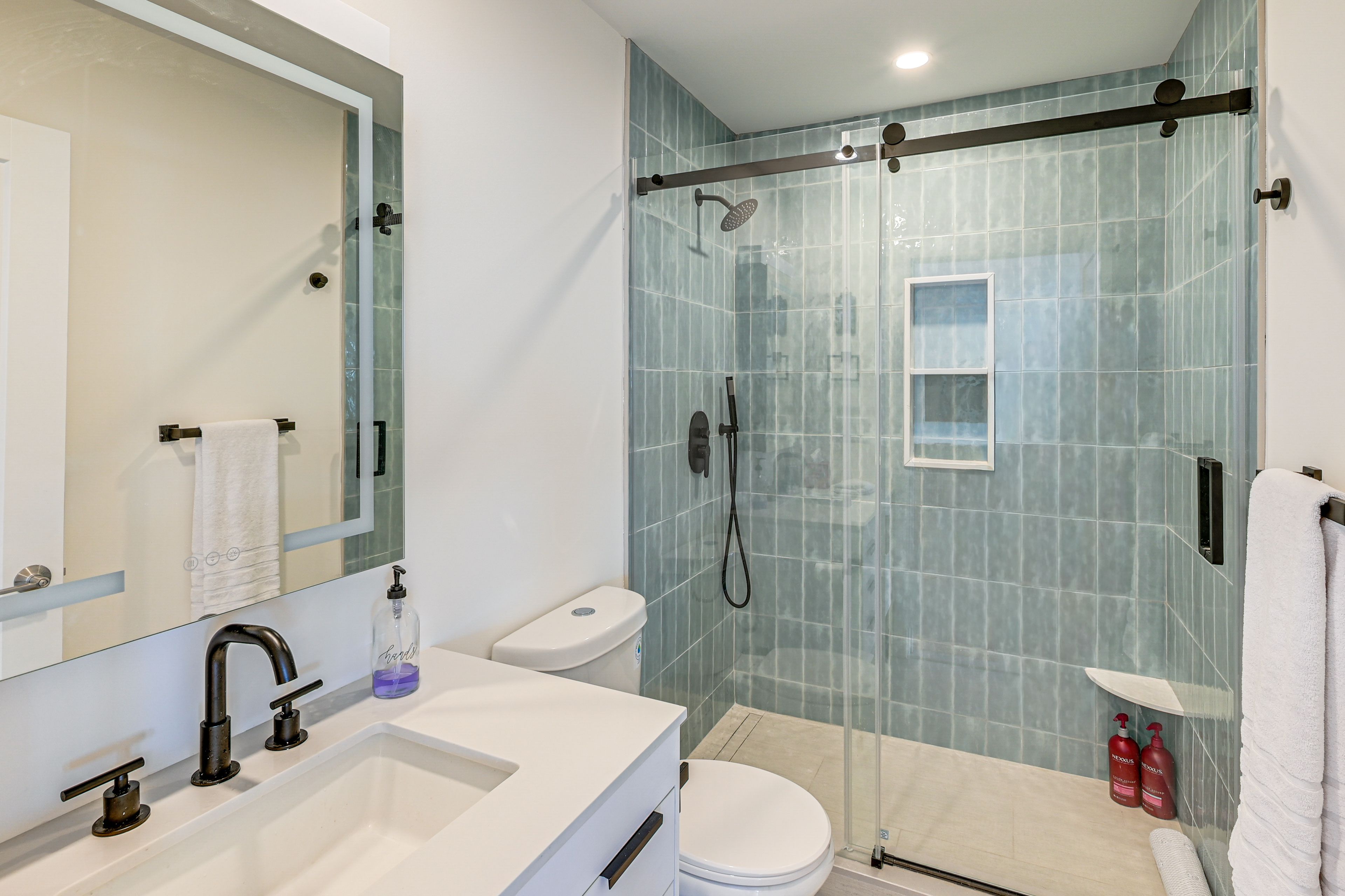 Full Bathroom | 1st Floor