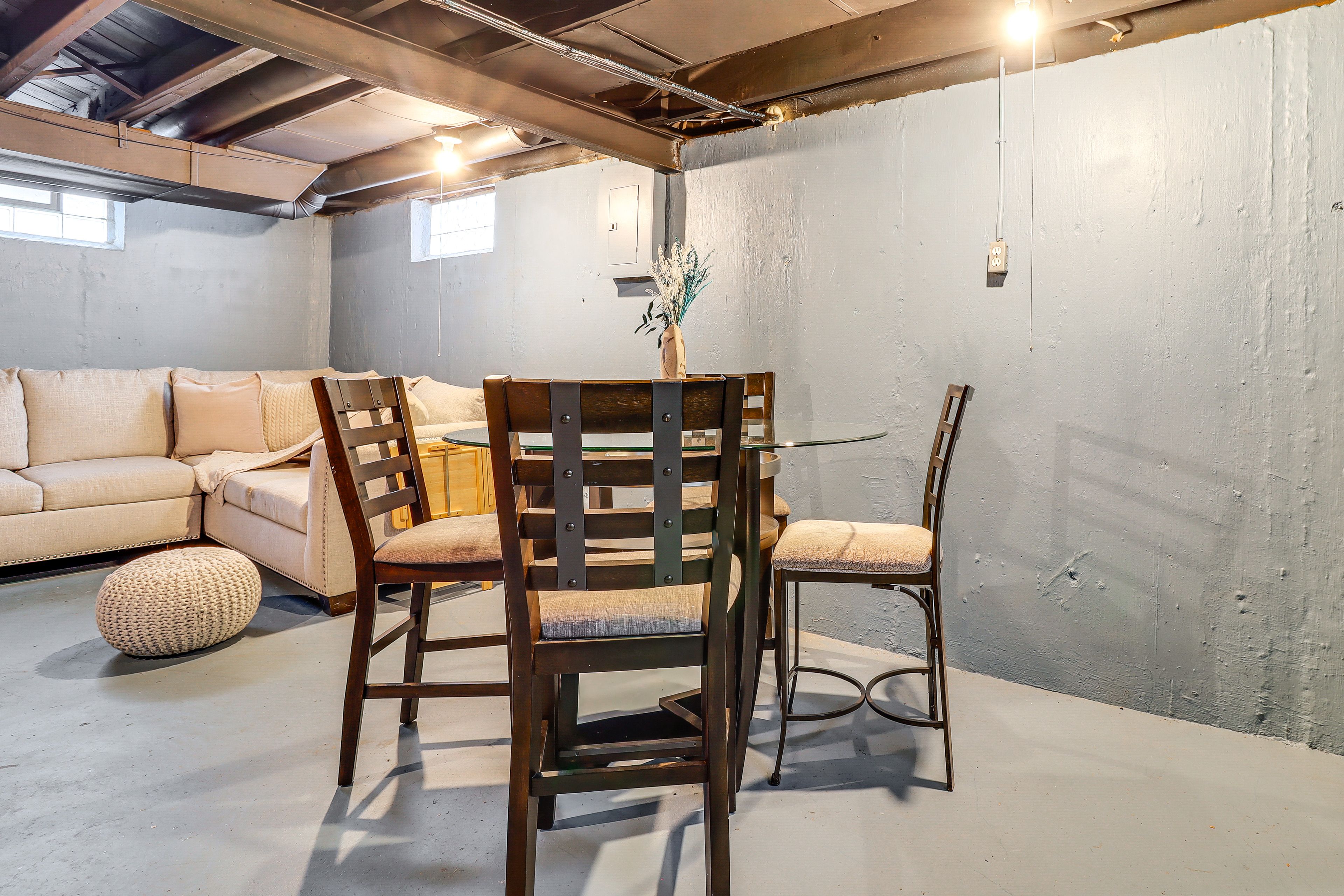 Den | Basement | Smart TV | Dining Table