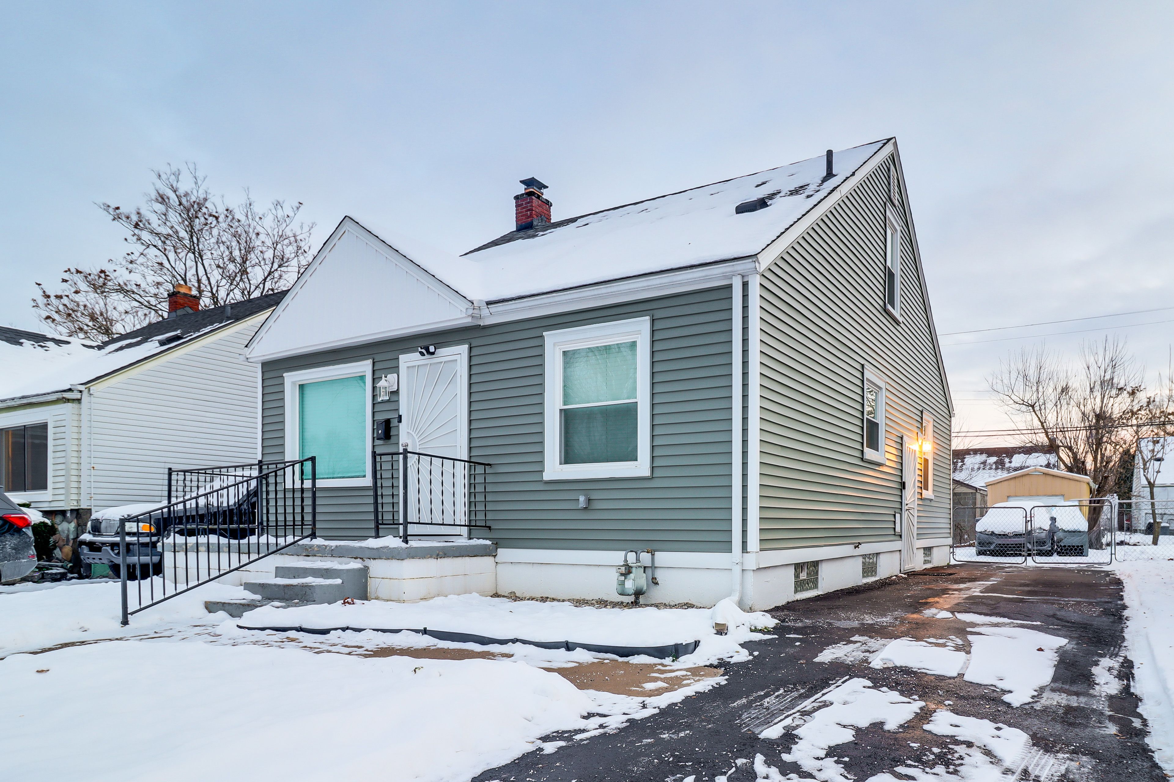 Parking | Driveway (3 Vehicles)