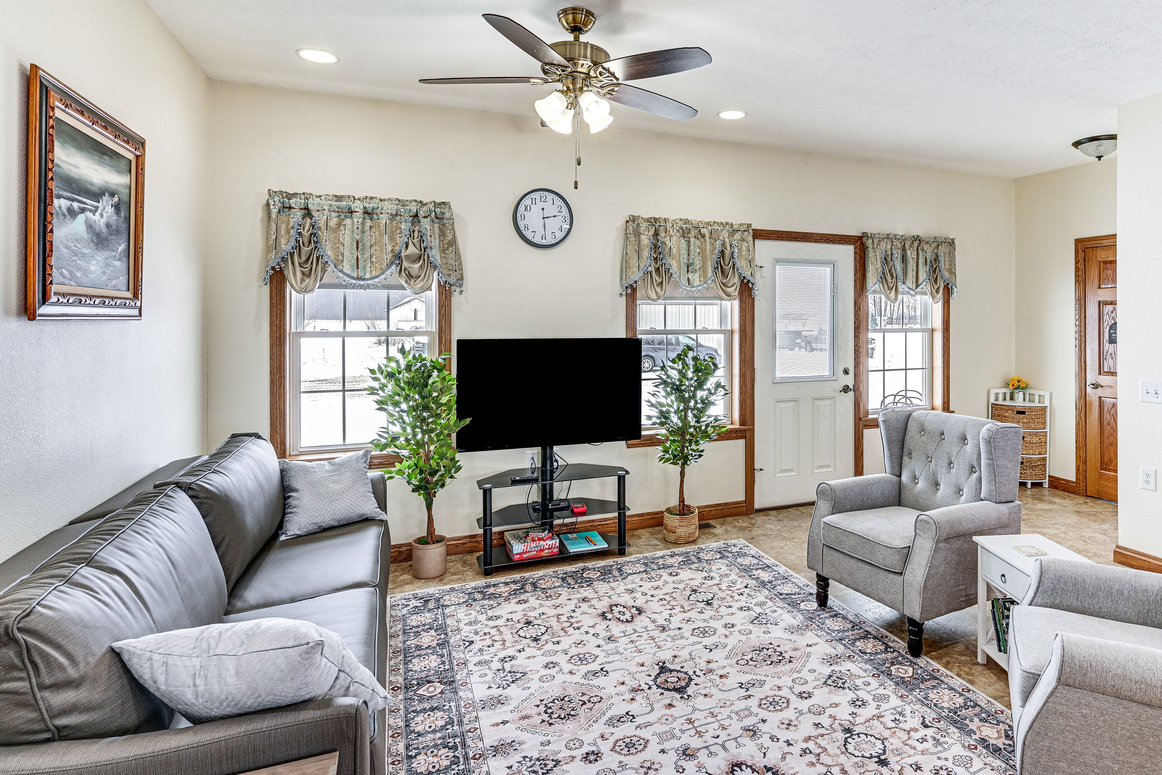 Living Room | Free WiFi | Central Heating & A/C | Smart TV | Sleeper Sofa