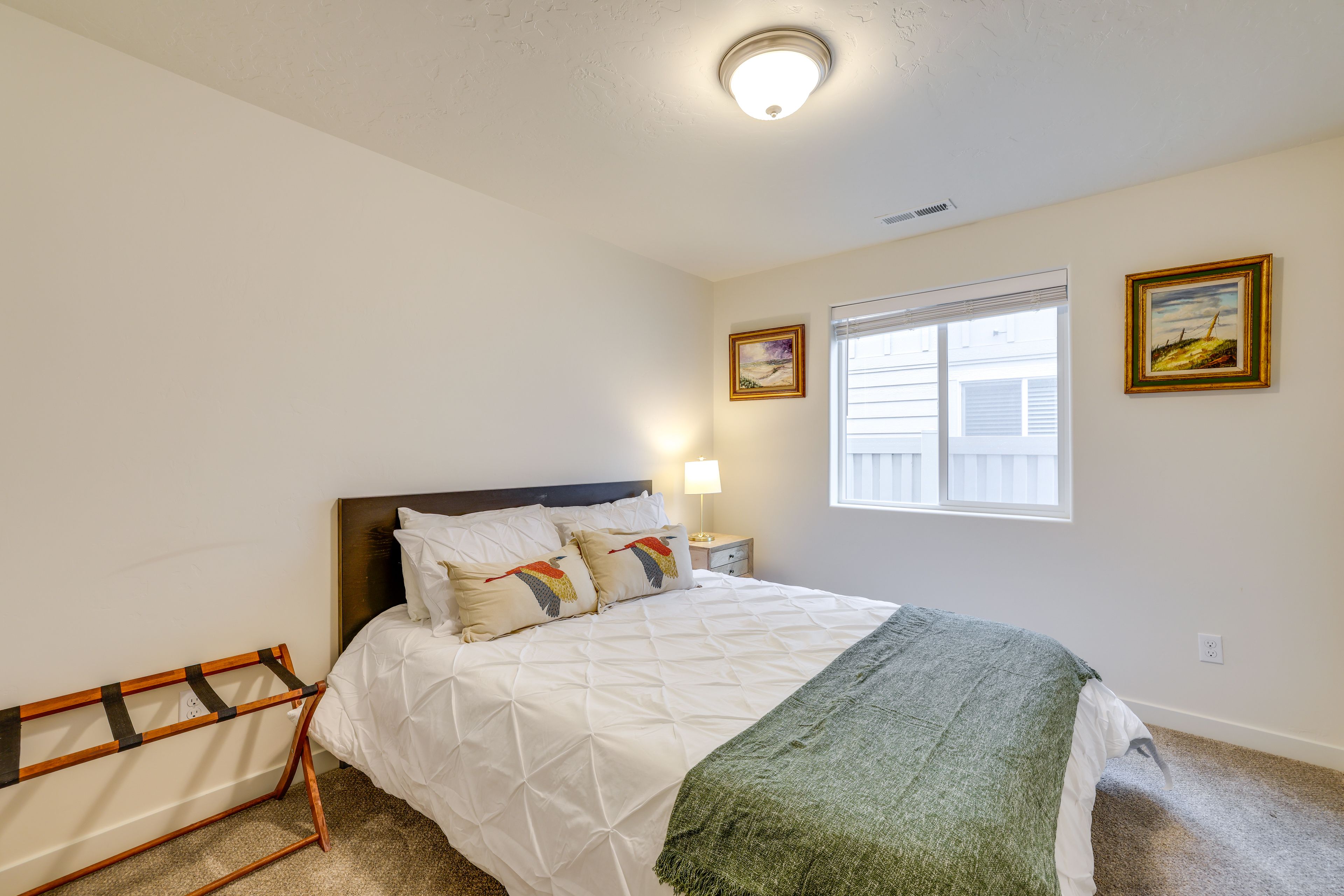 Bedroom 2 | Queen Bed