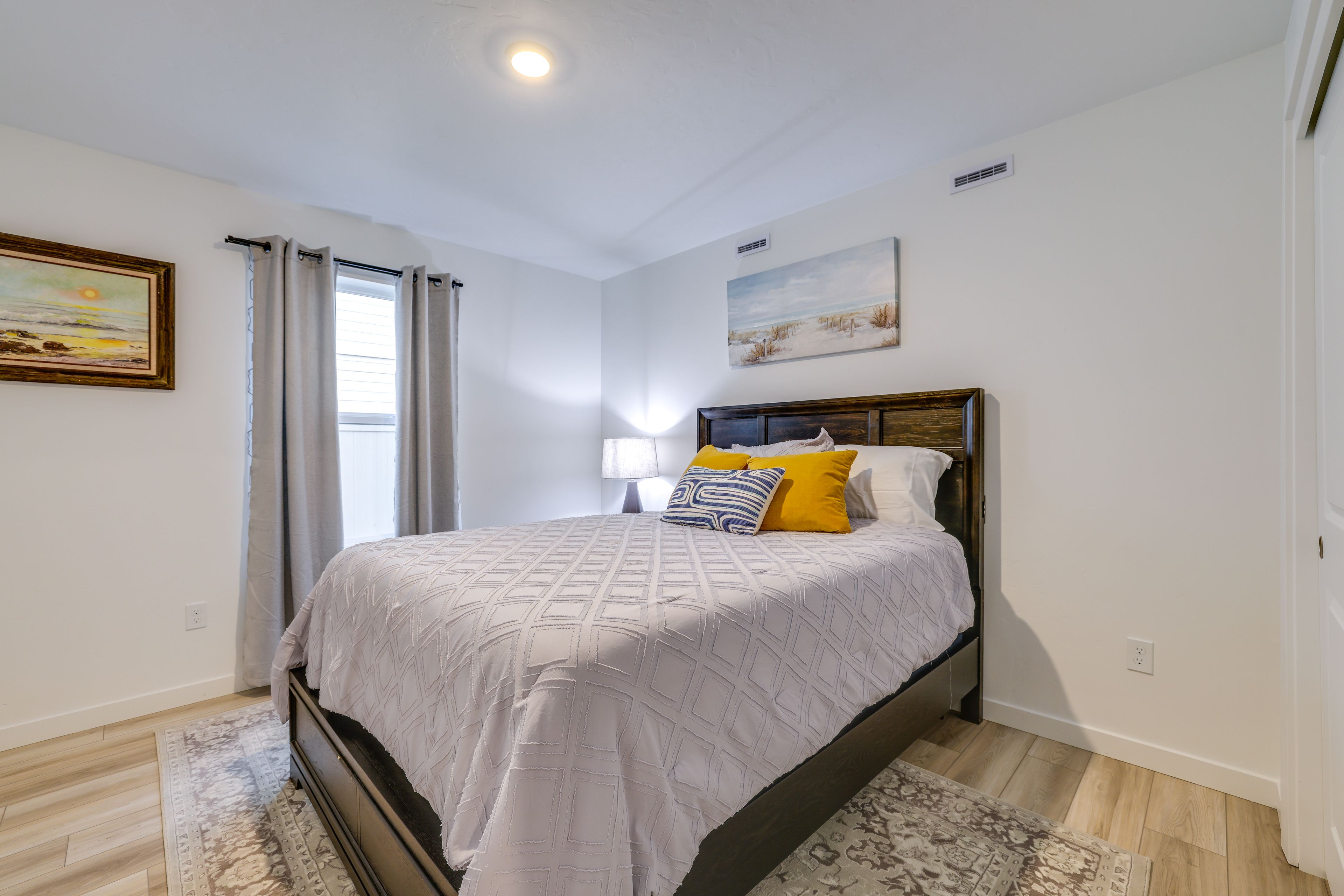 Bedroom 2 | Queen Bed