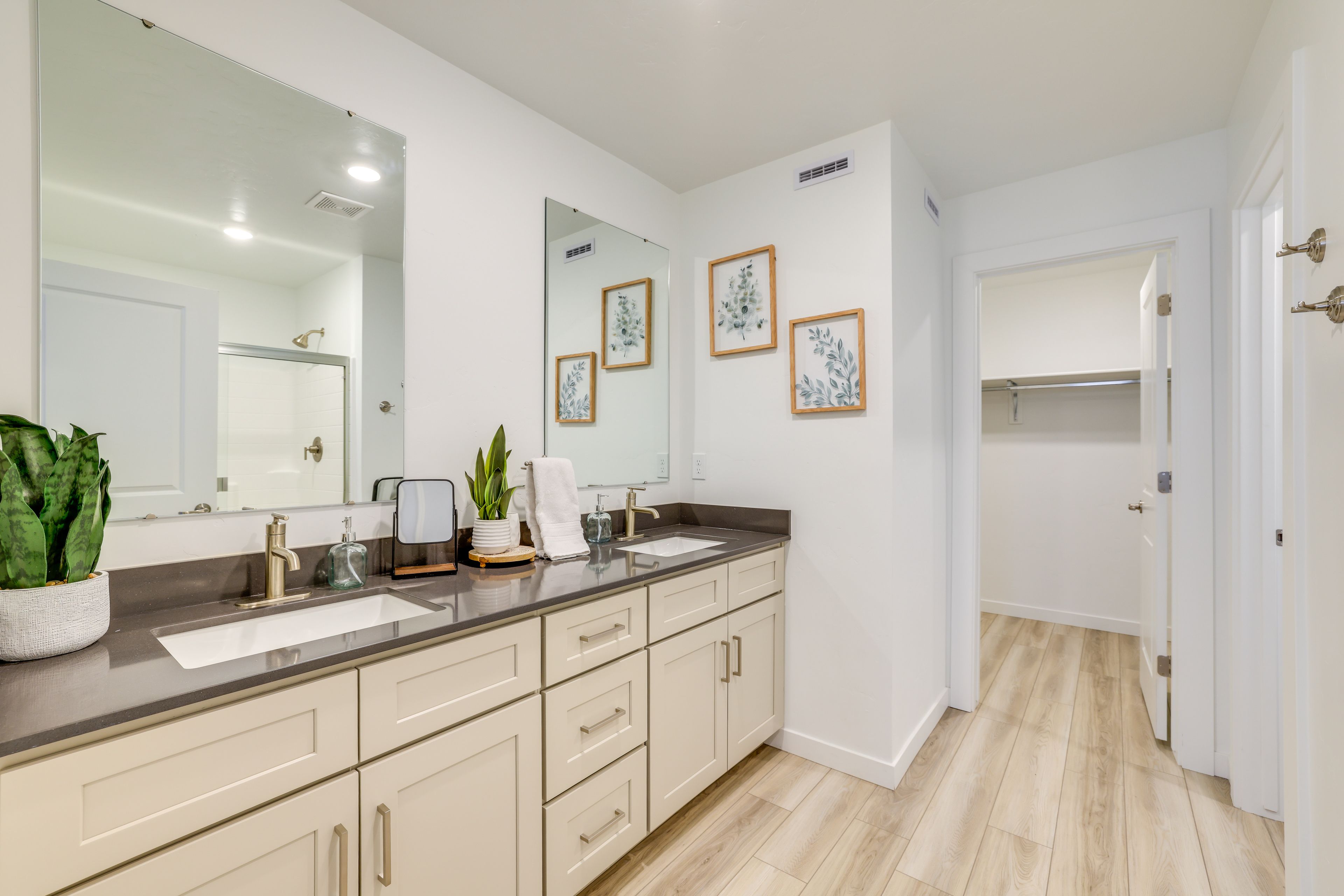 Full Bathroom | Shower | Walk-In Closet