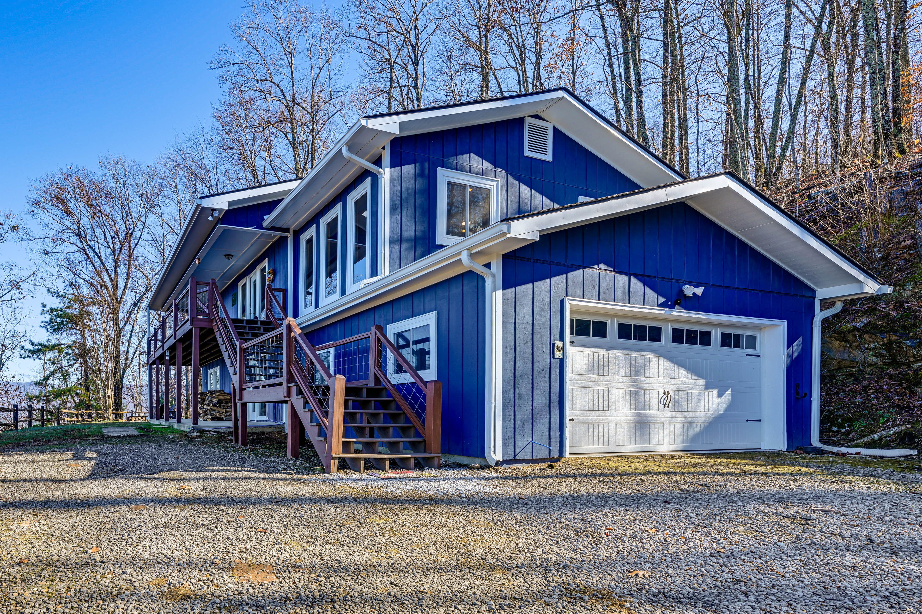 Parking | Gravel Driveway (4 Vehicles)