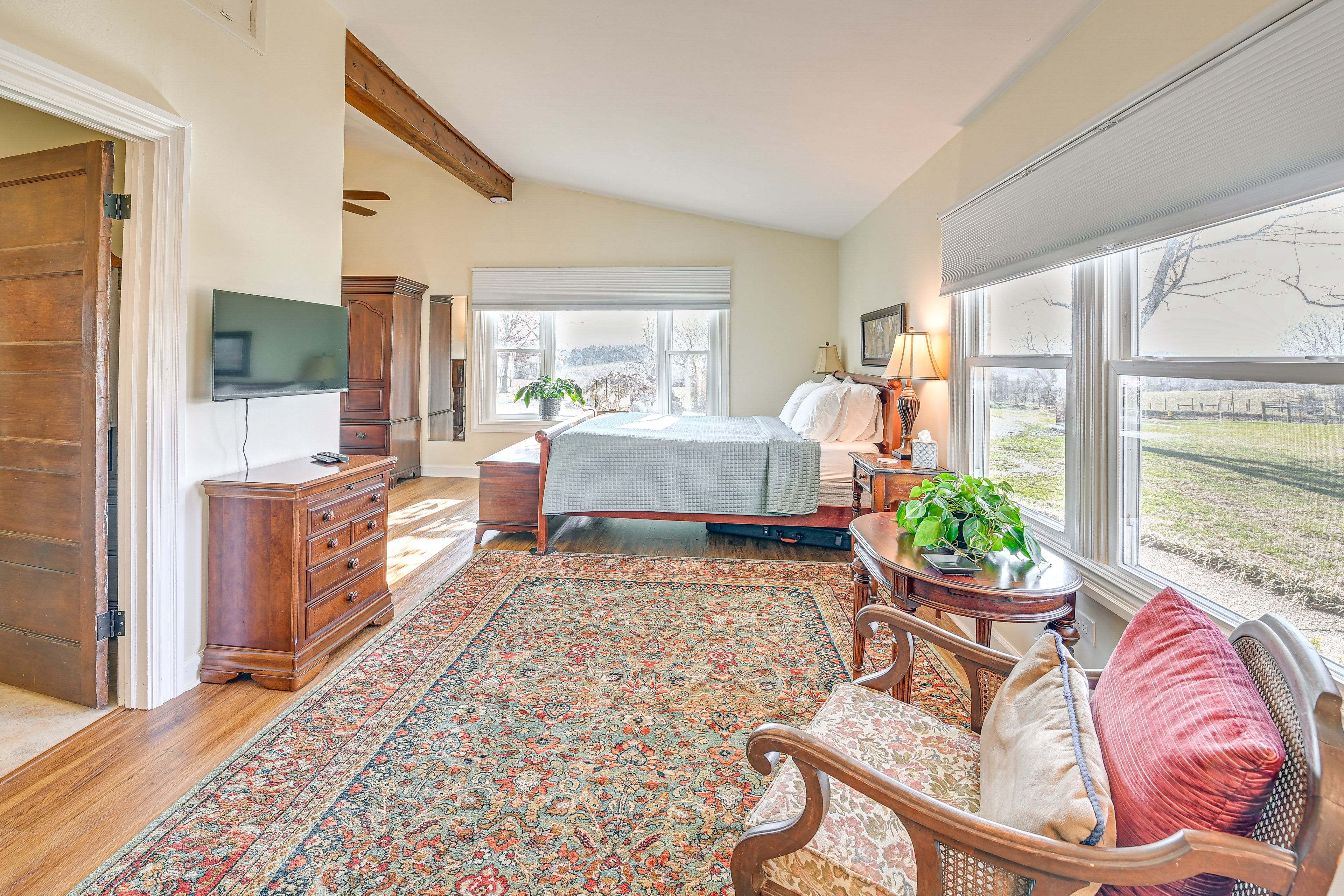 Bedroom 1 | Queen Bed | En-Suite Bathroom | 1st Floor