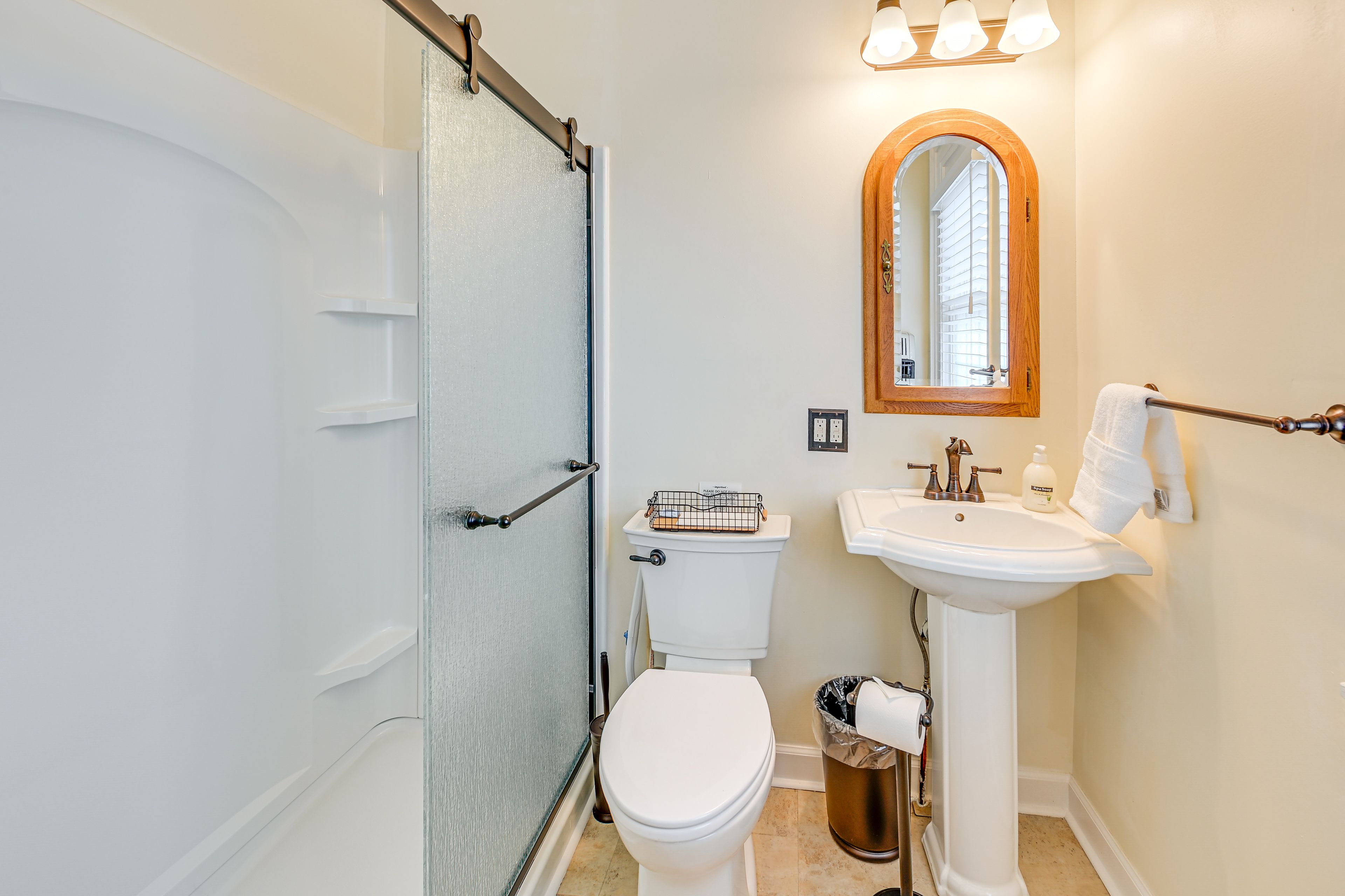 Full Bathroom | 2nd Floor