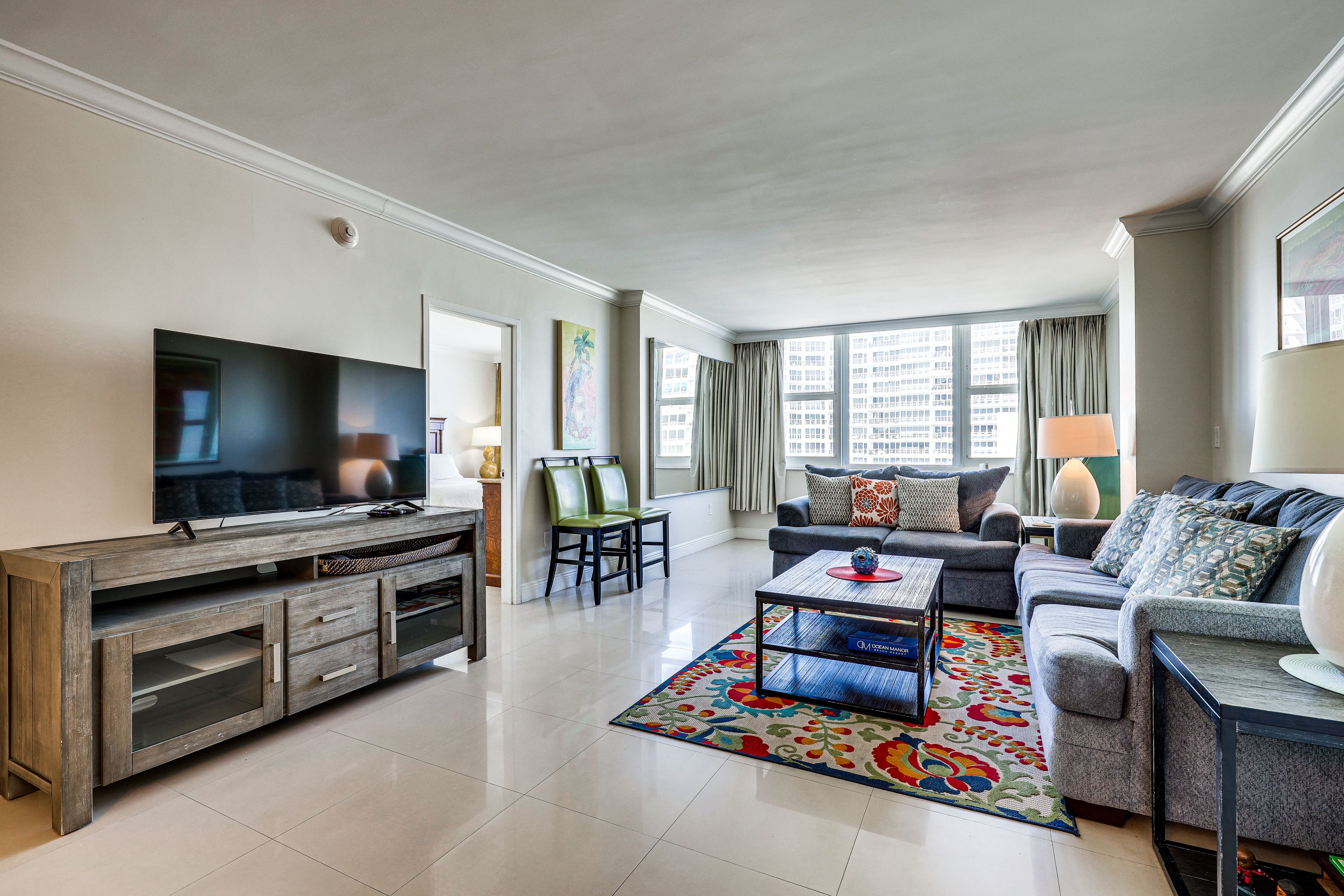 Living Room | Free WiFi | Smart TV