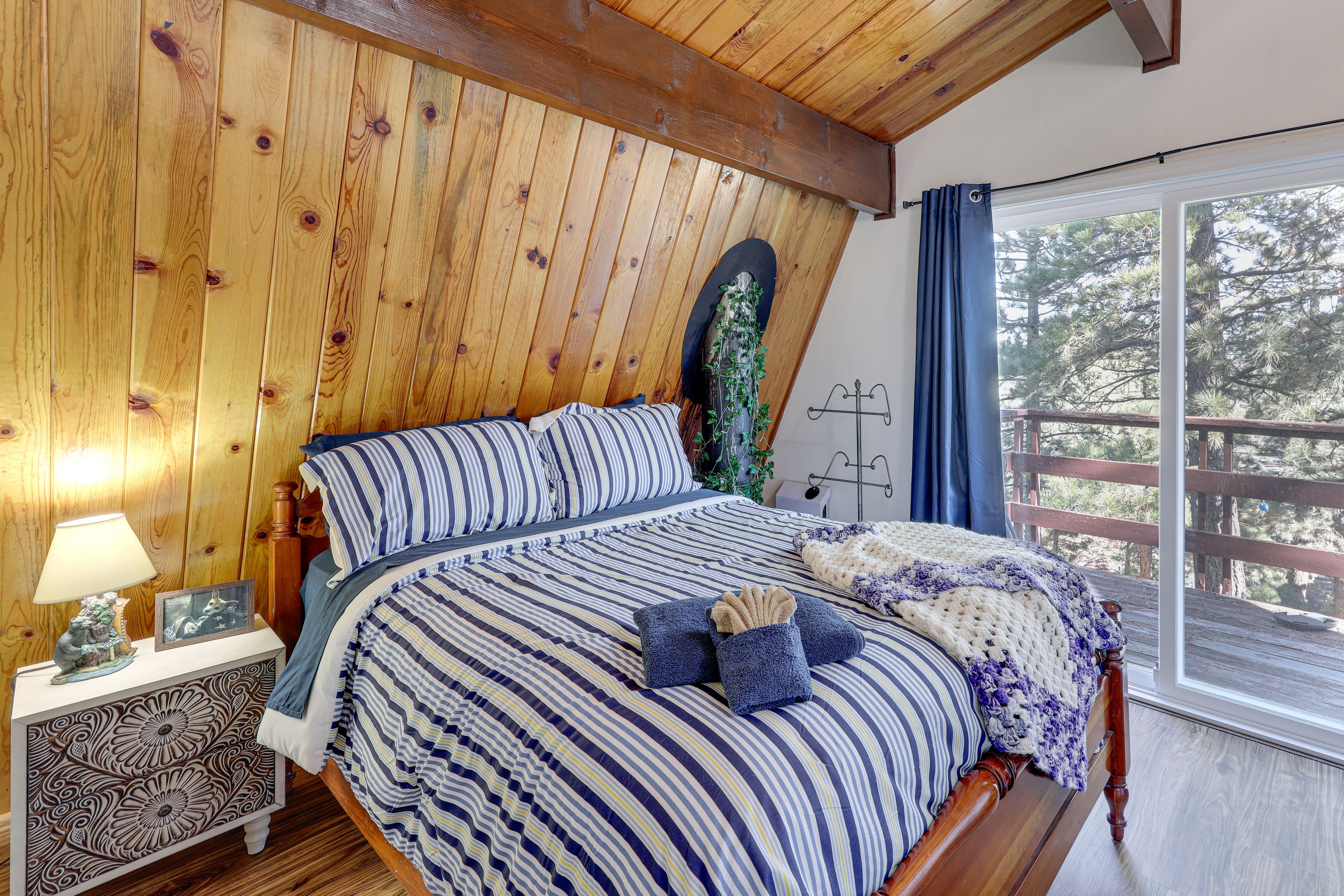 Bedroom 1 | Queen Bed | 2nd Floor