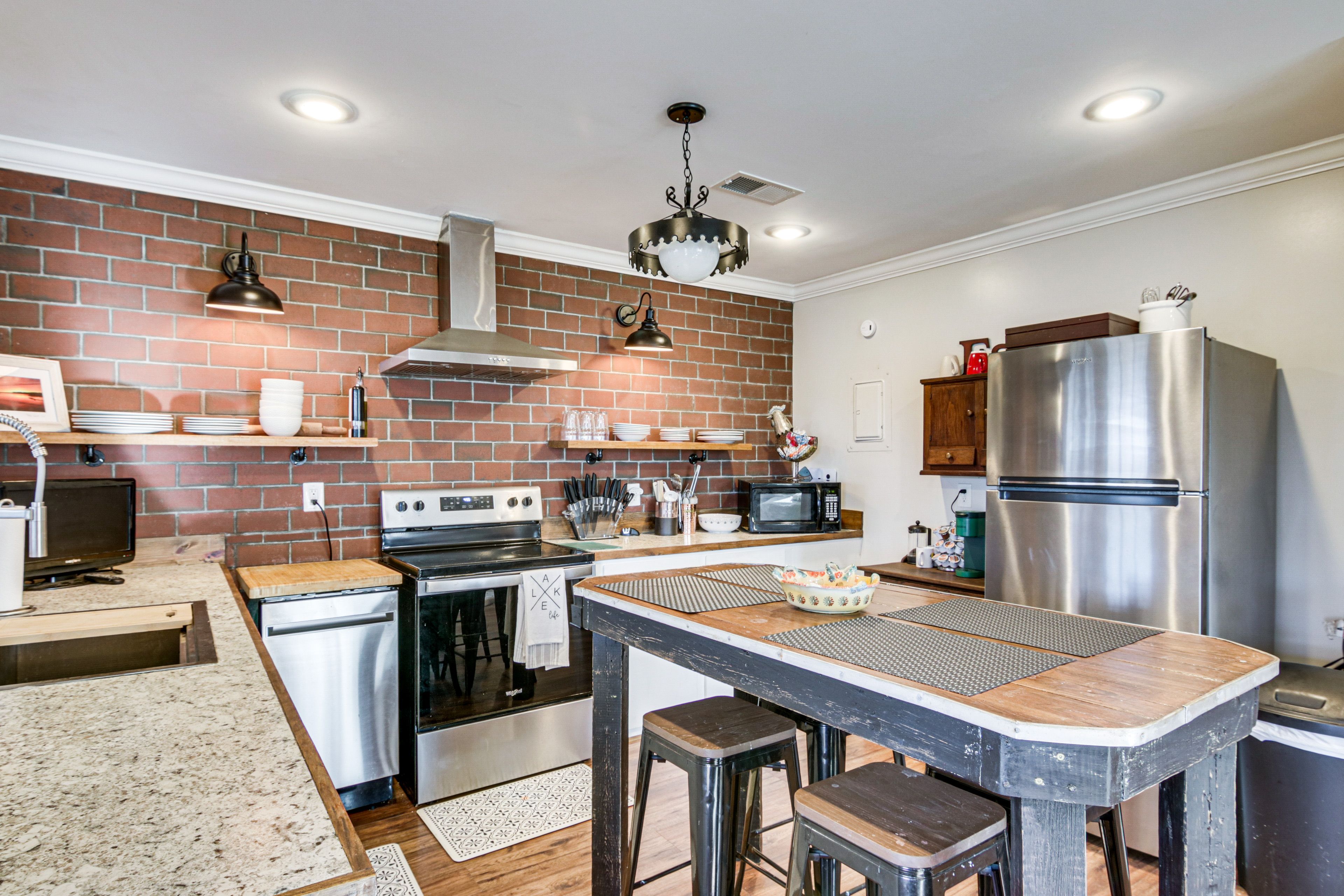 Dining Bar | Kitchen