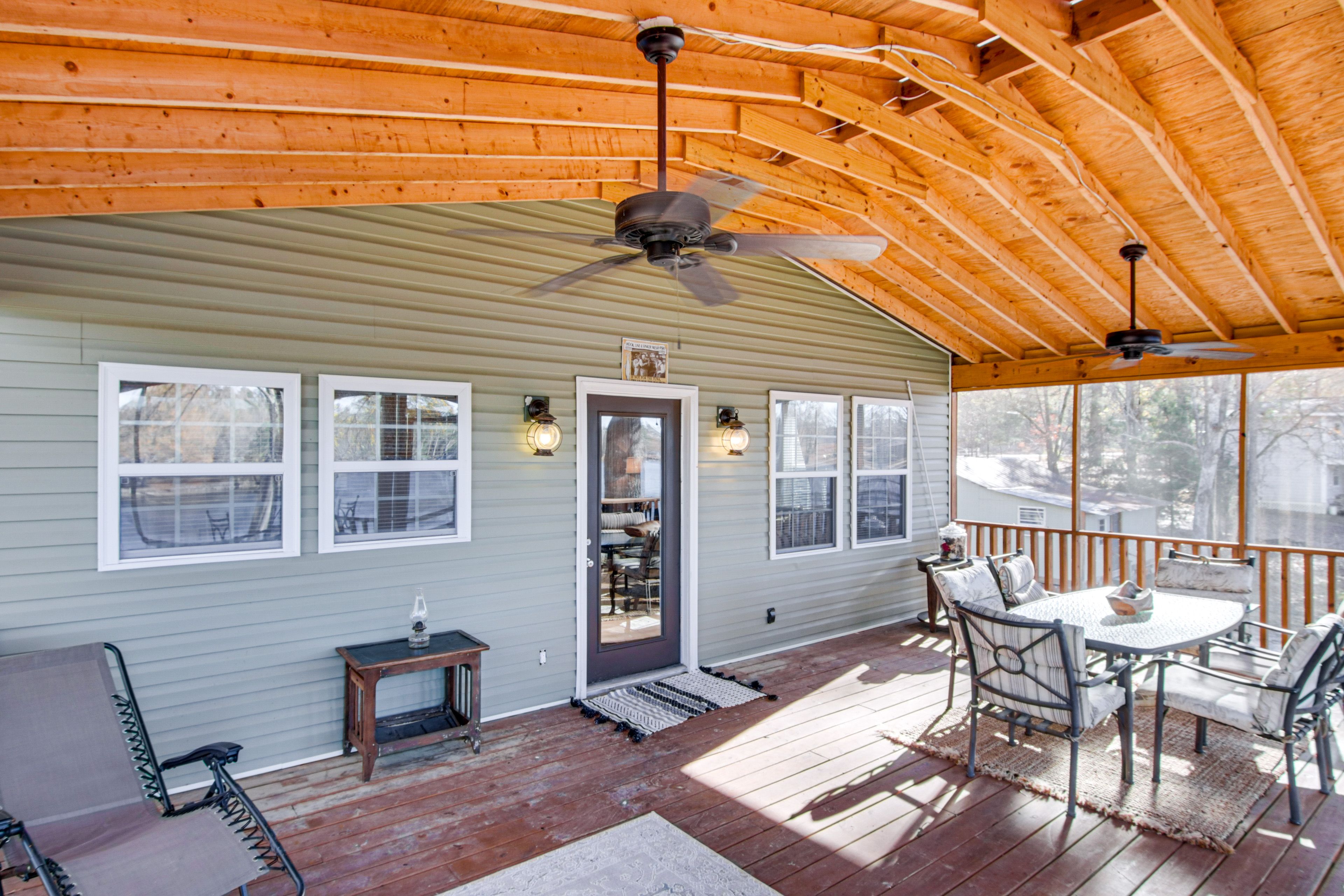 House Exterior | Screened Porch