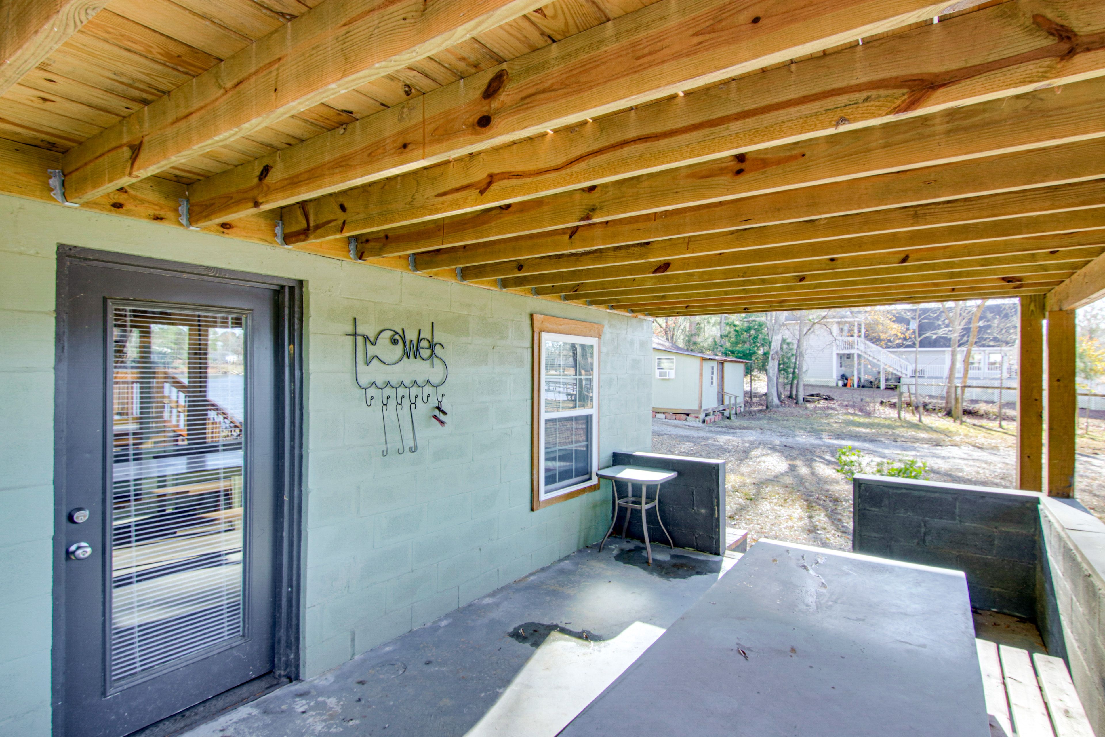 House Exterior | Covered Patio | Picnic Table