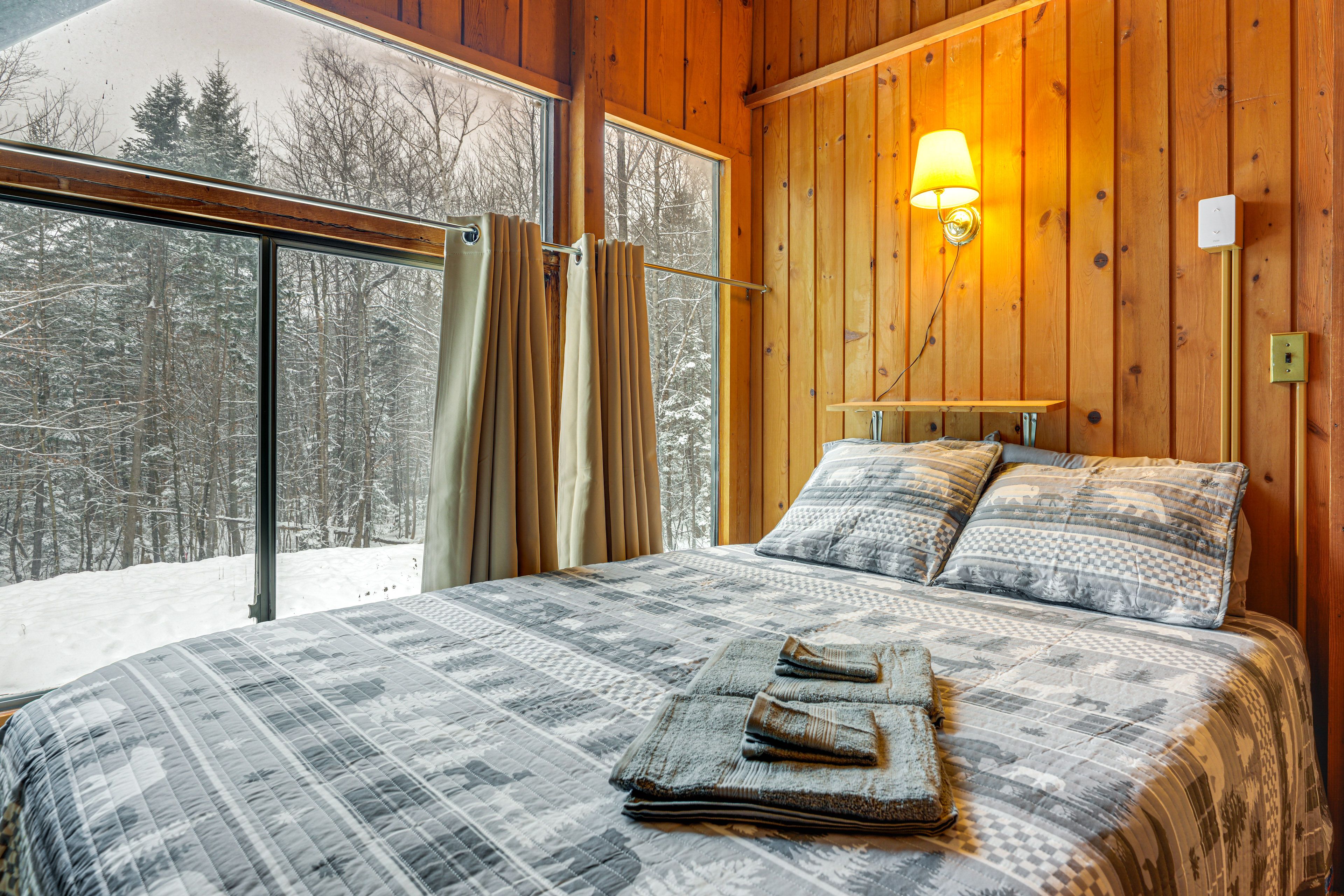 Bedroom 3 | Queen Bed | 2nd Floor