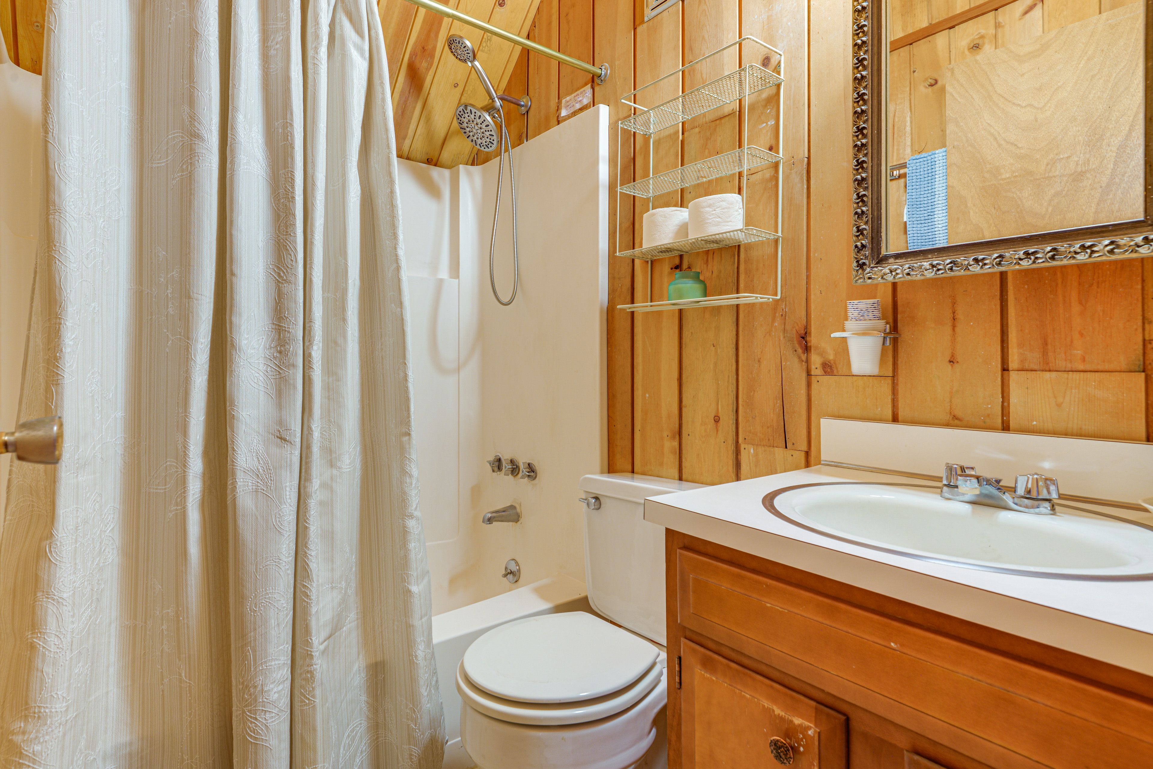 Full Bathroom | 2nd Floor