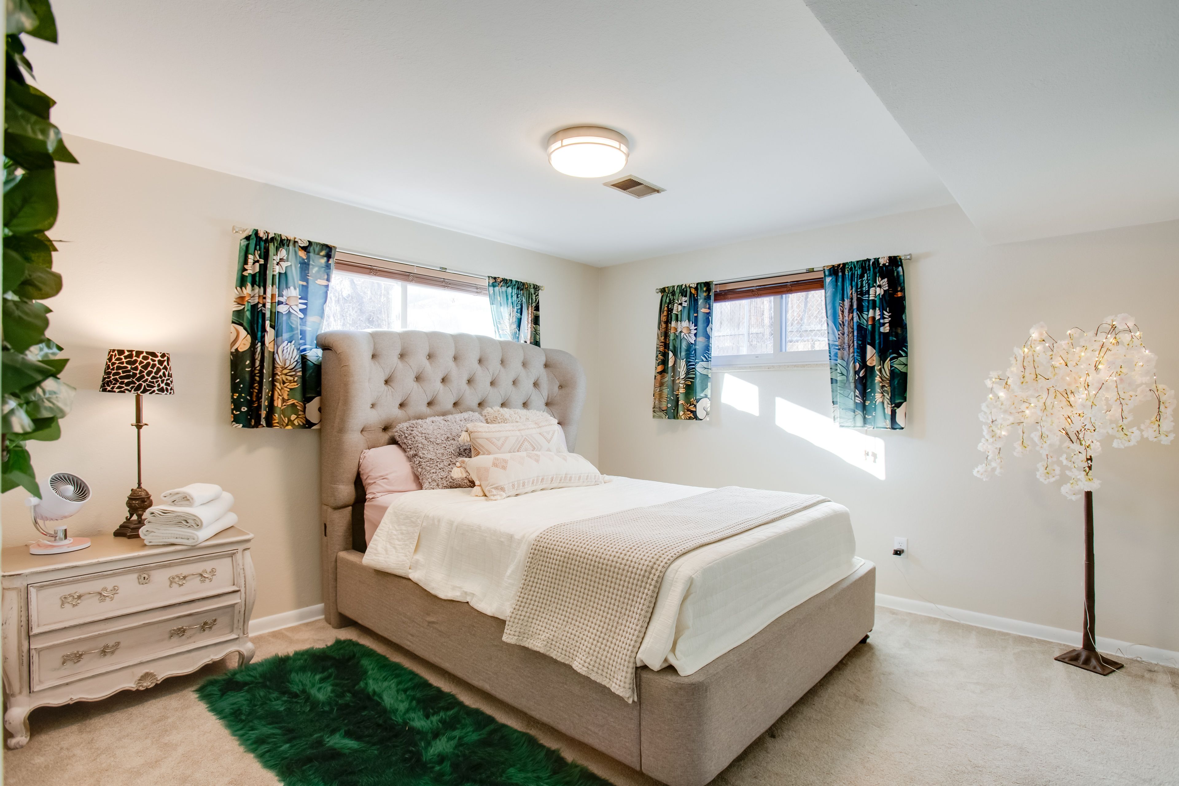 Bedroom 1 | Queen Bed