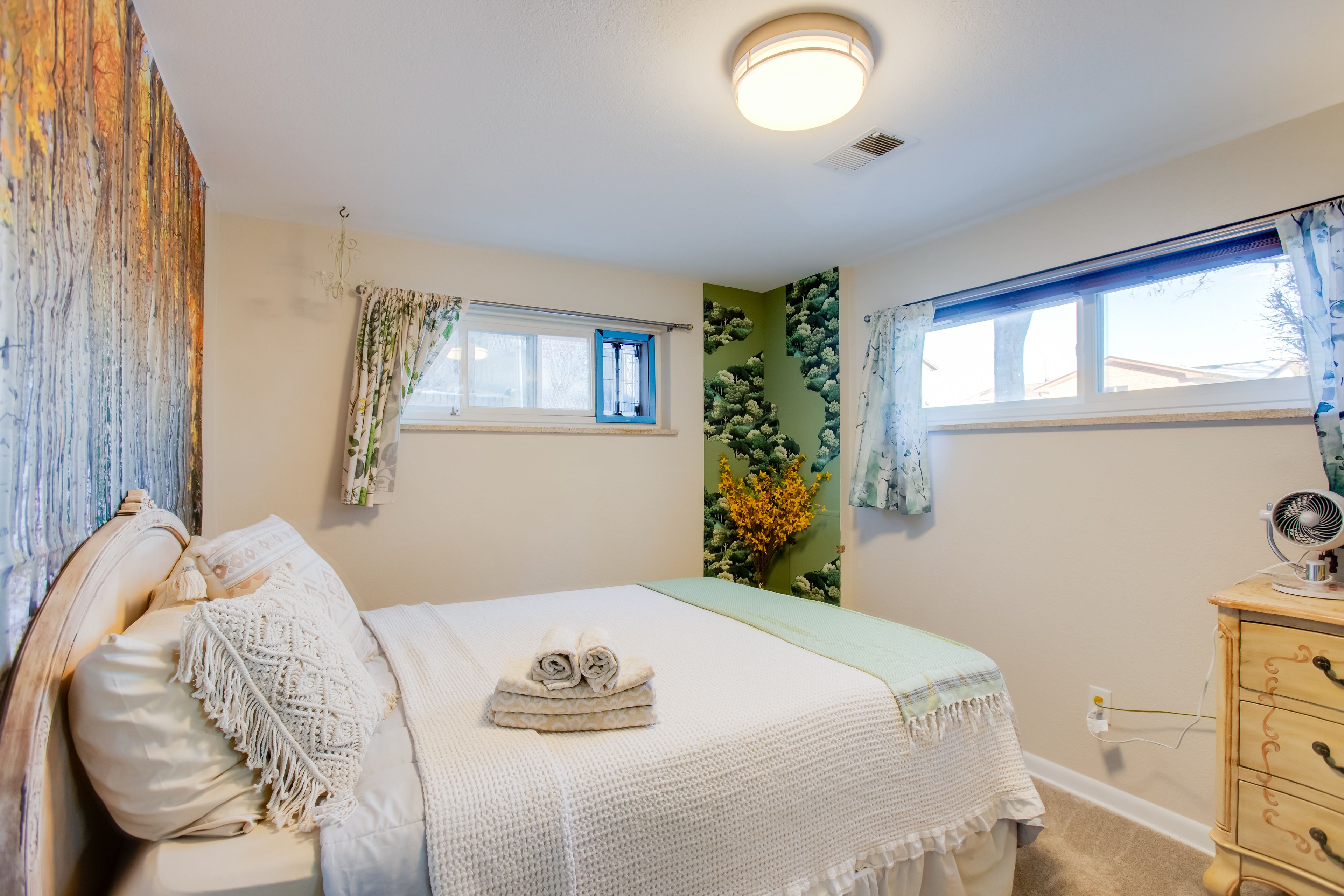 Bedroom 2 | Queen Bed