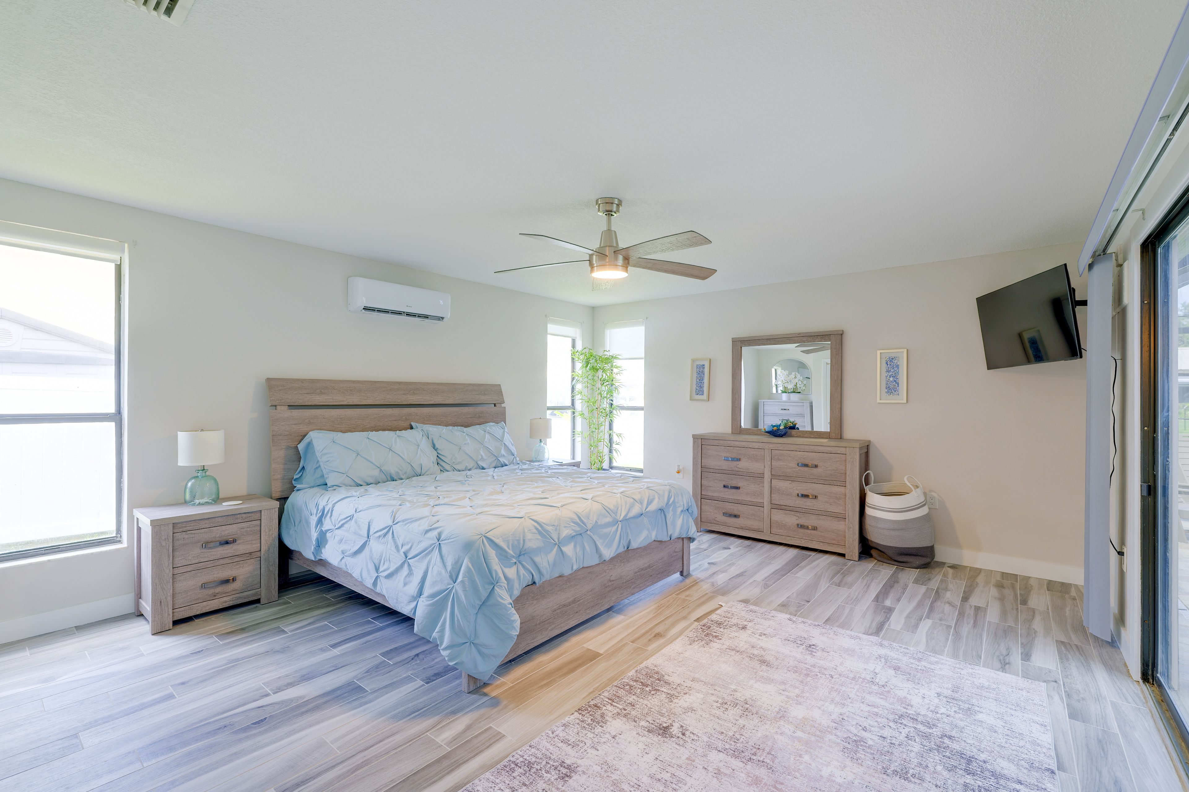 Bedroom 1 | King Bed