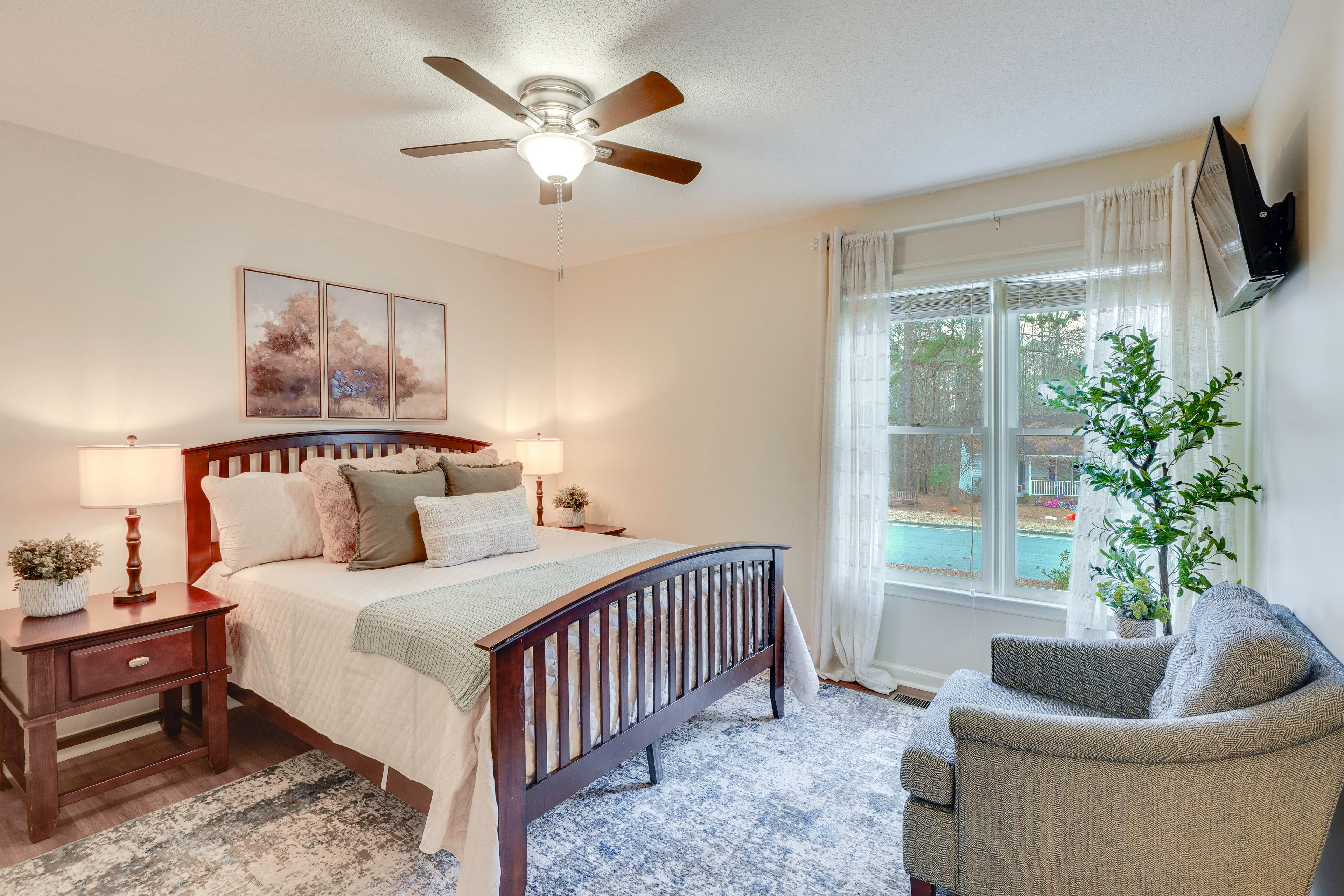 Bedroom 2 | Queen Bed