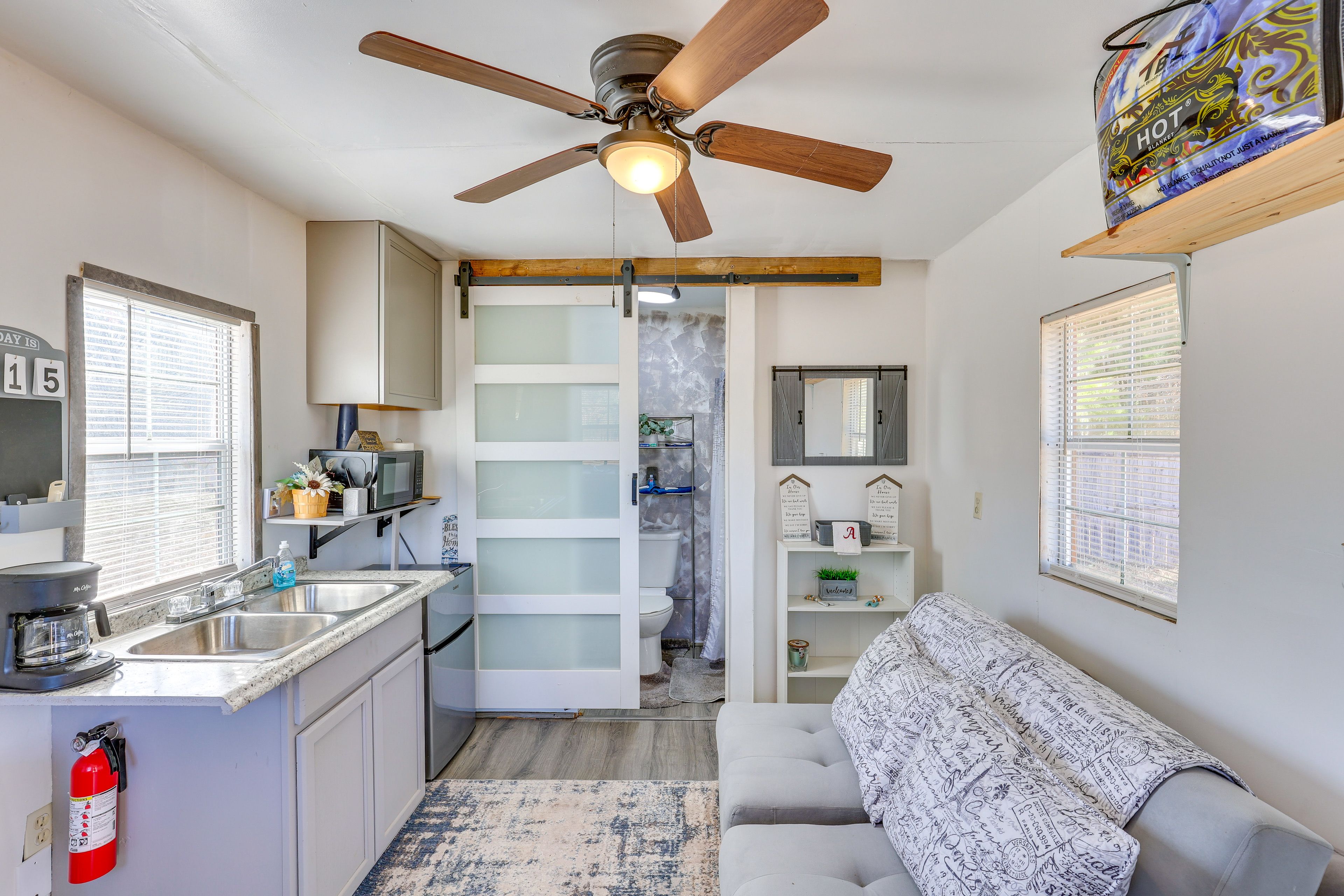 Studio | 2 Twin Sleeper Sofas | Flat-Screen TV | Free WiFi