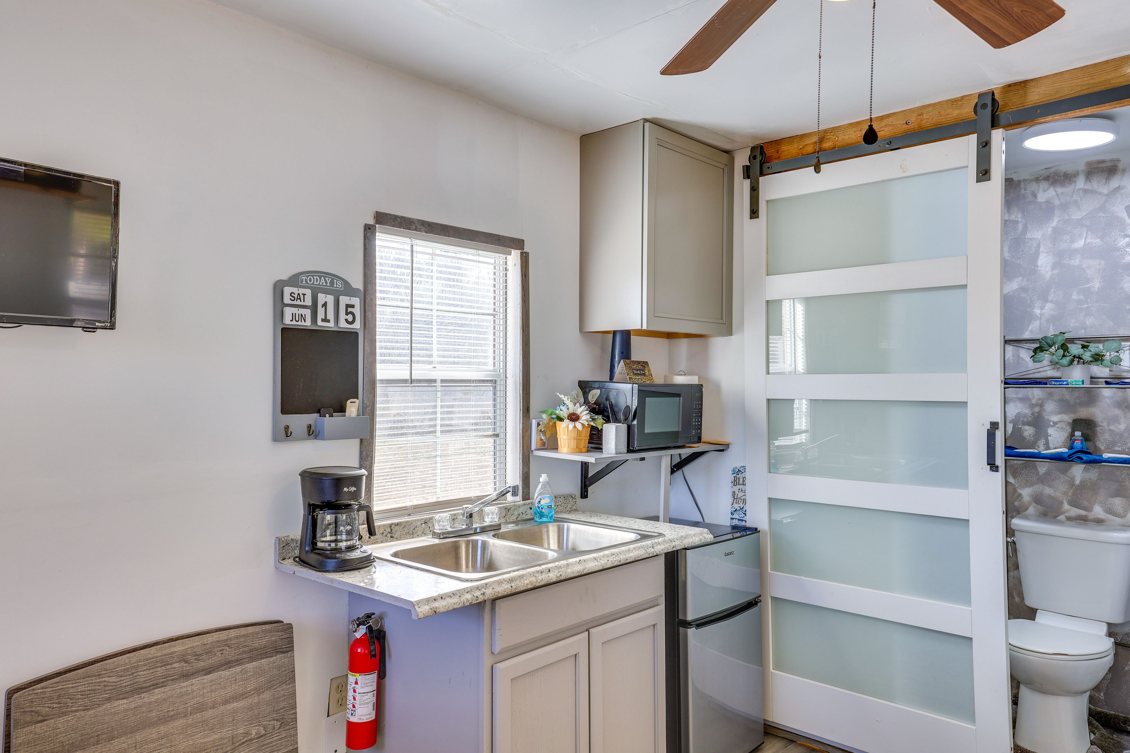 Kitchenette | Mini Refrigerator | Microwave