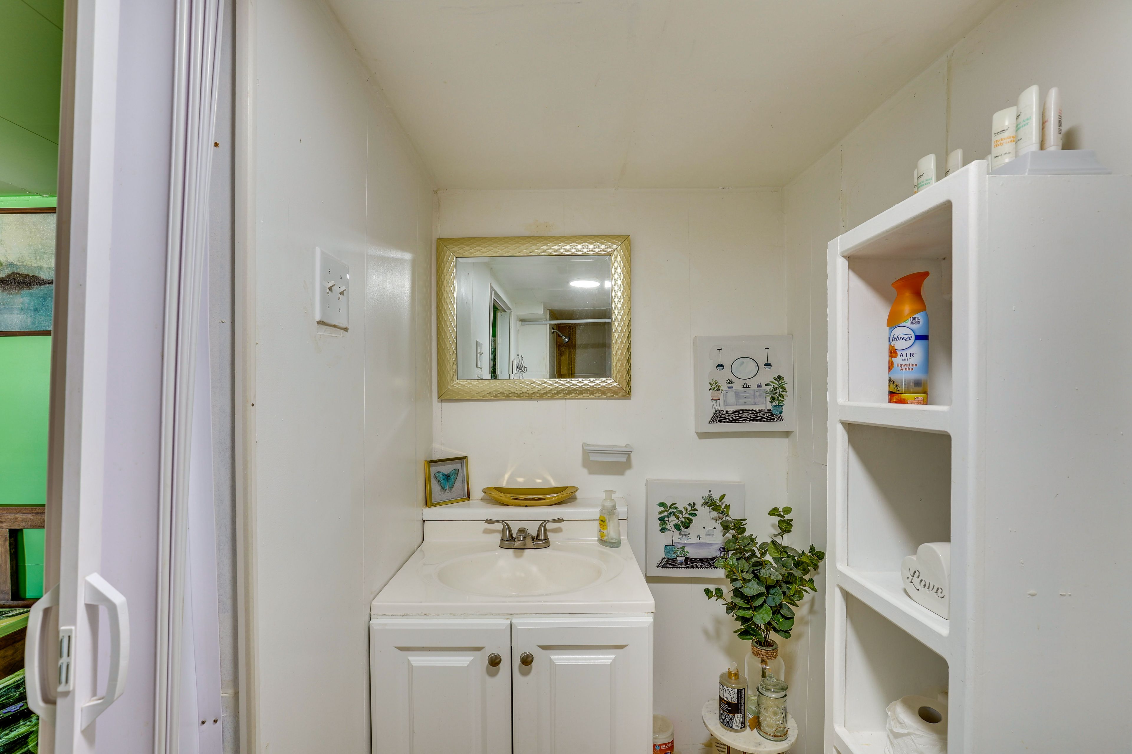 Bathroom | Shower | Towels Provided | Main Level