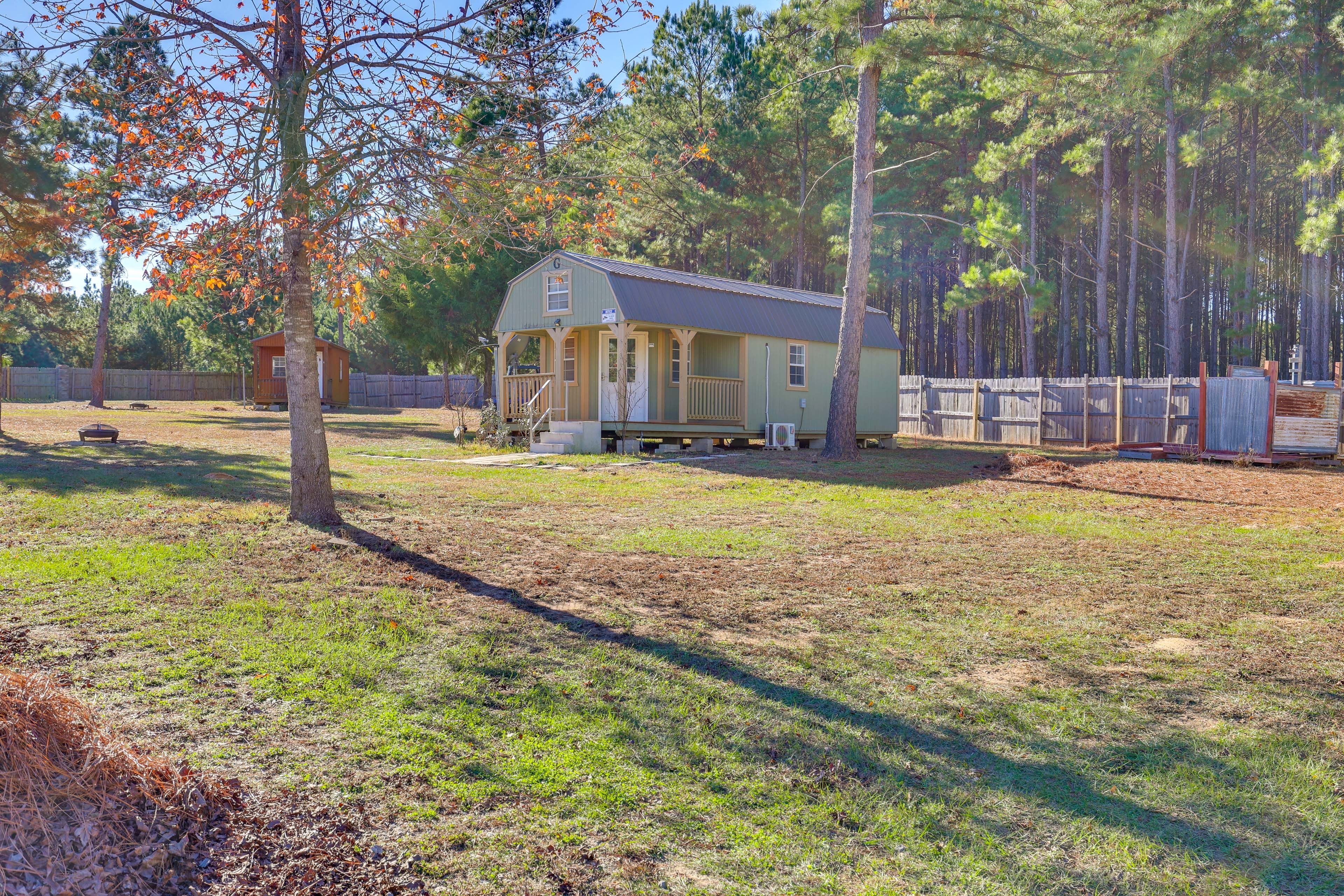 Overton Vacation Rental | Studio | 1BA | 300 Sq Ft | 3 Steps to Enter