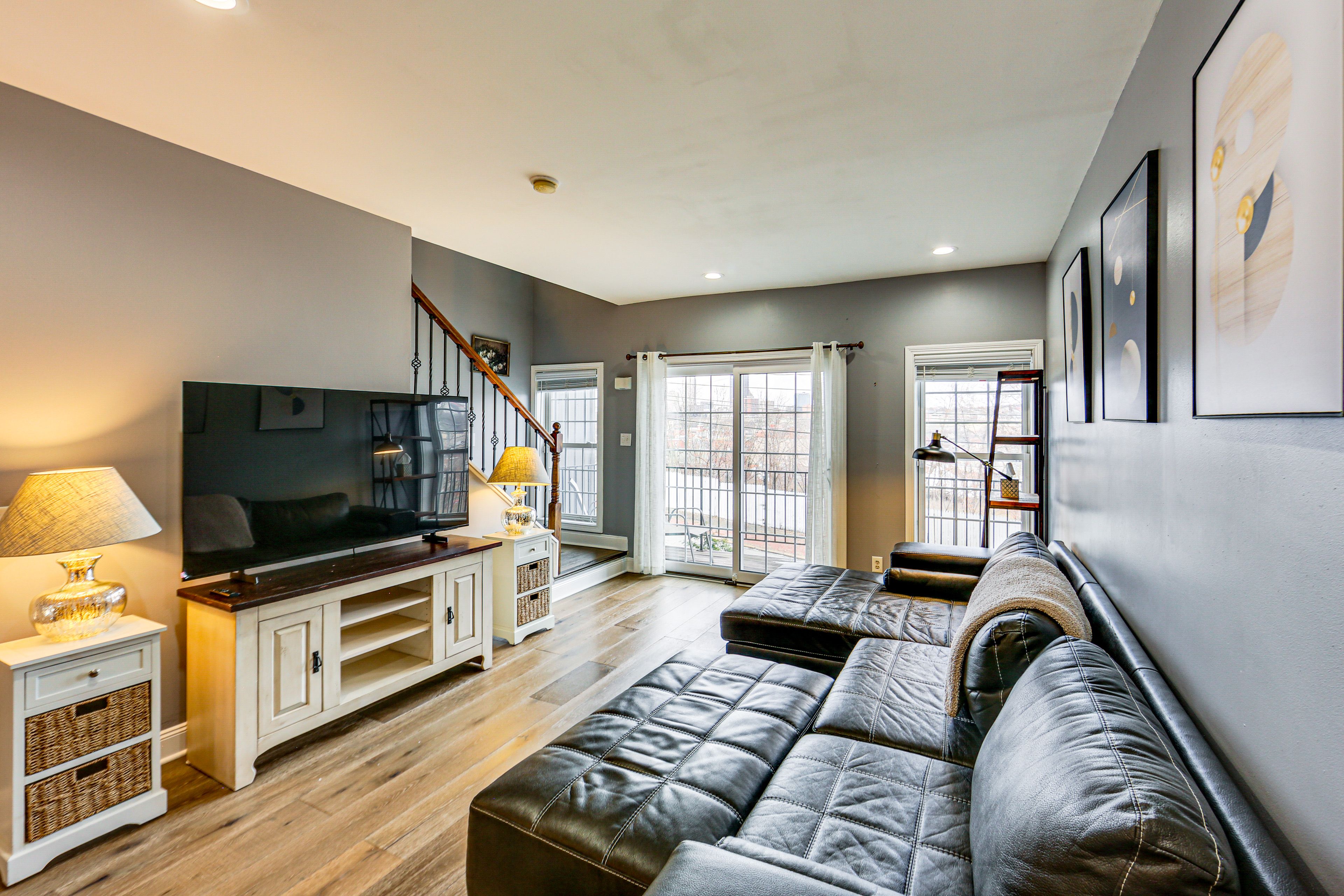 3-Story Townhome | Free WiFi | Central A/C & Heating