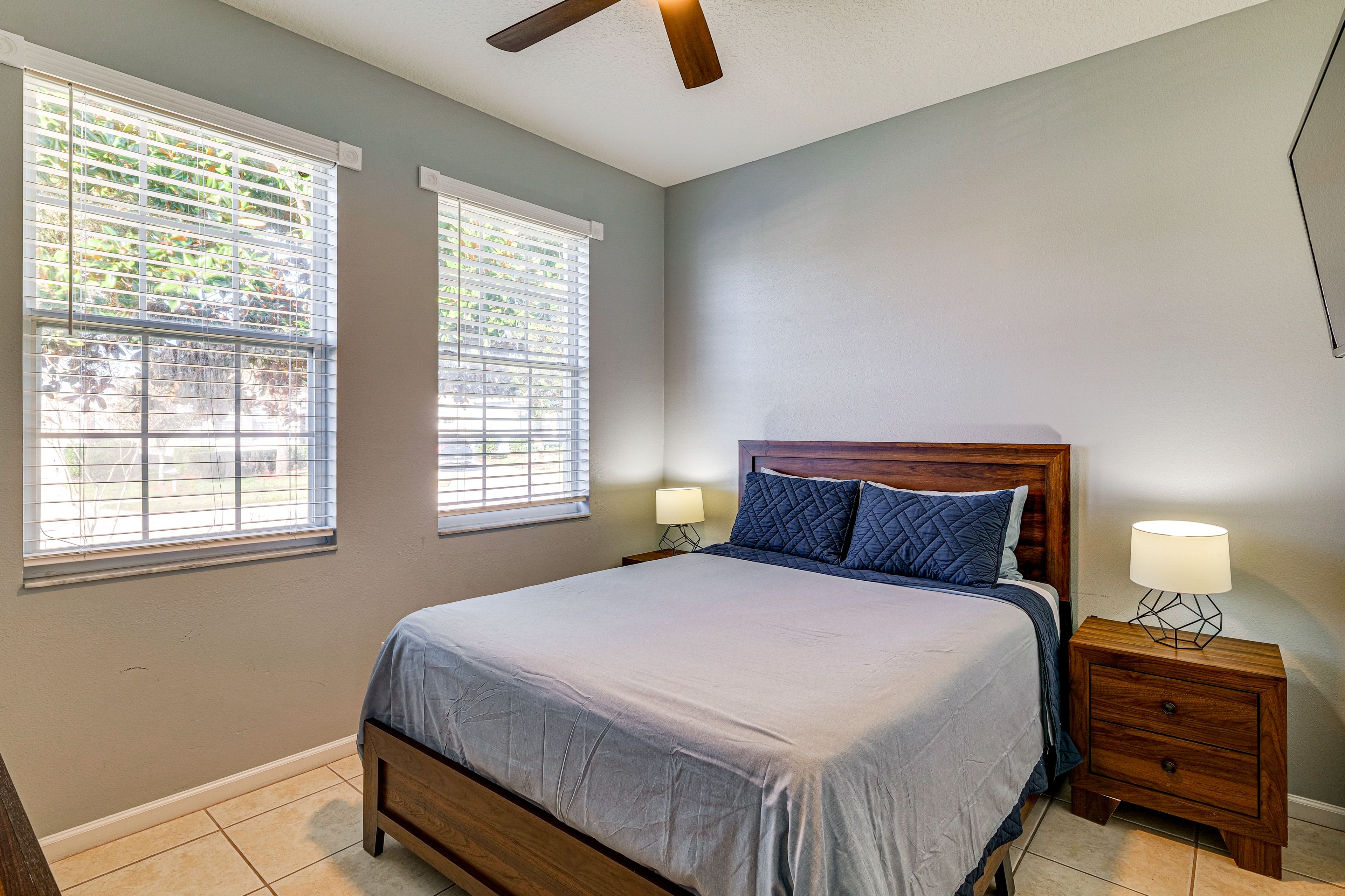 Bedroom 2 | Queen Bed