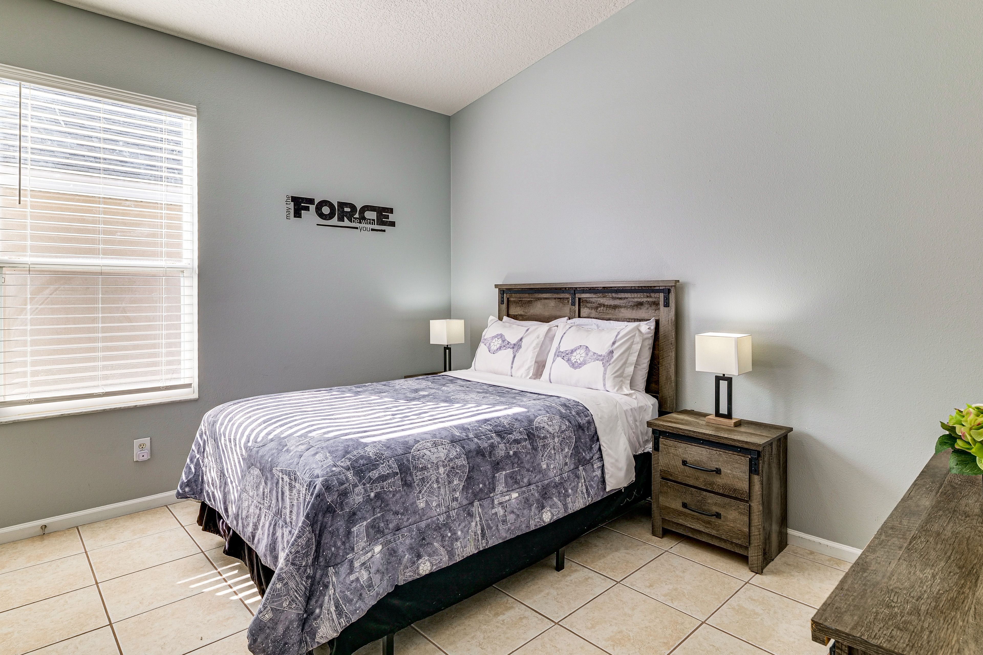 Bedroom 3 | Queen Bed