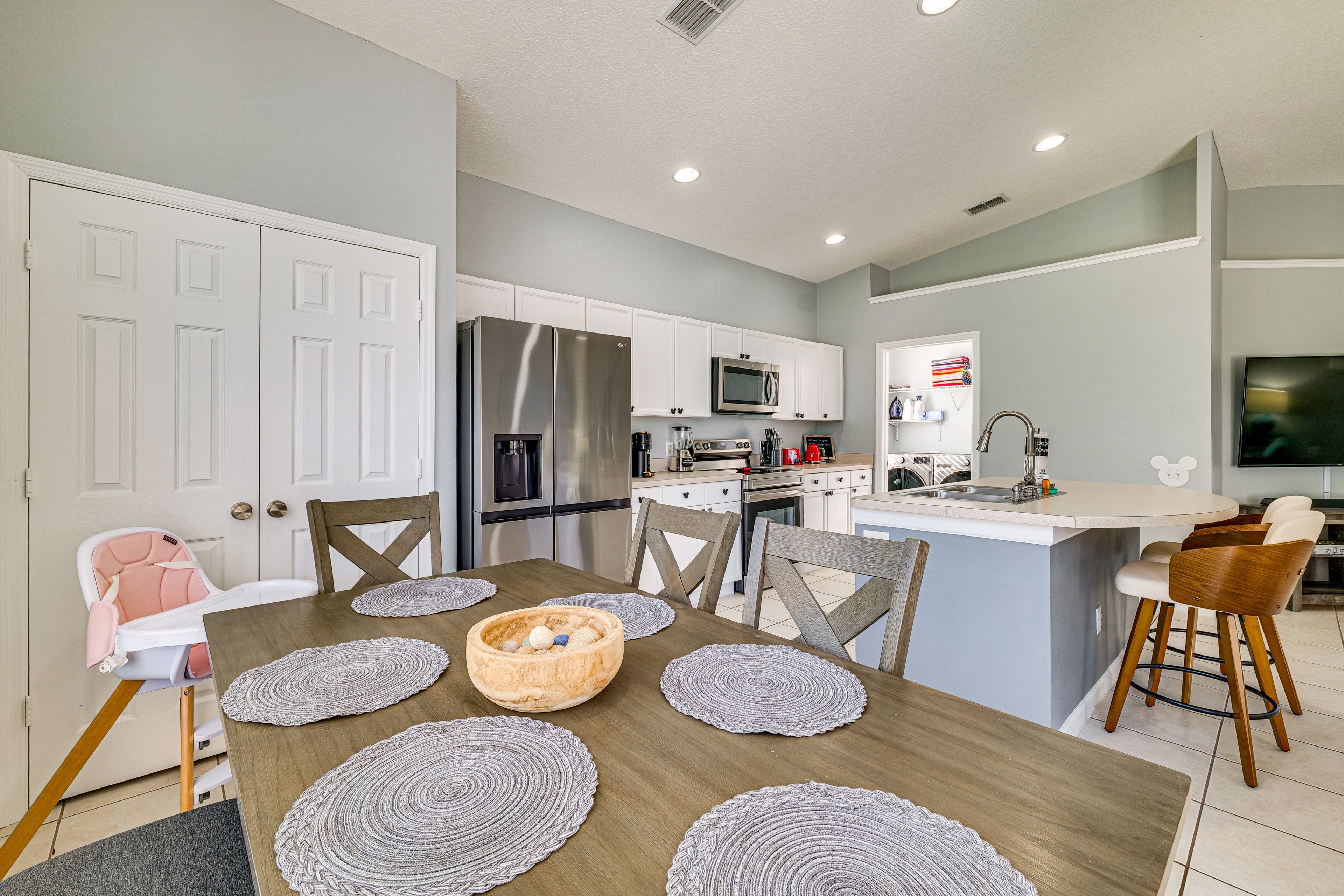 Dining Area | Dishware/Flatware
