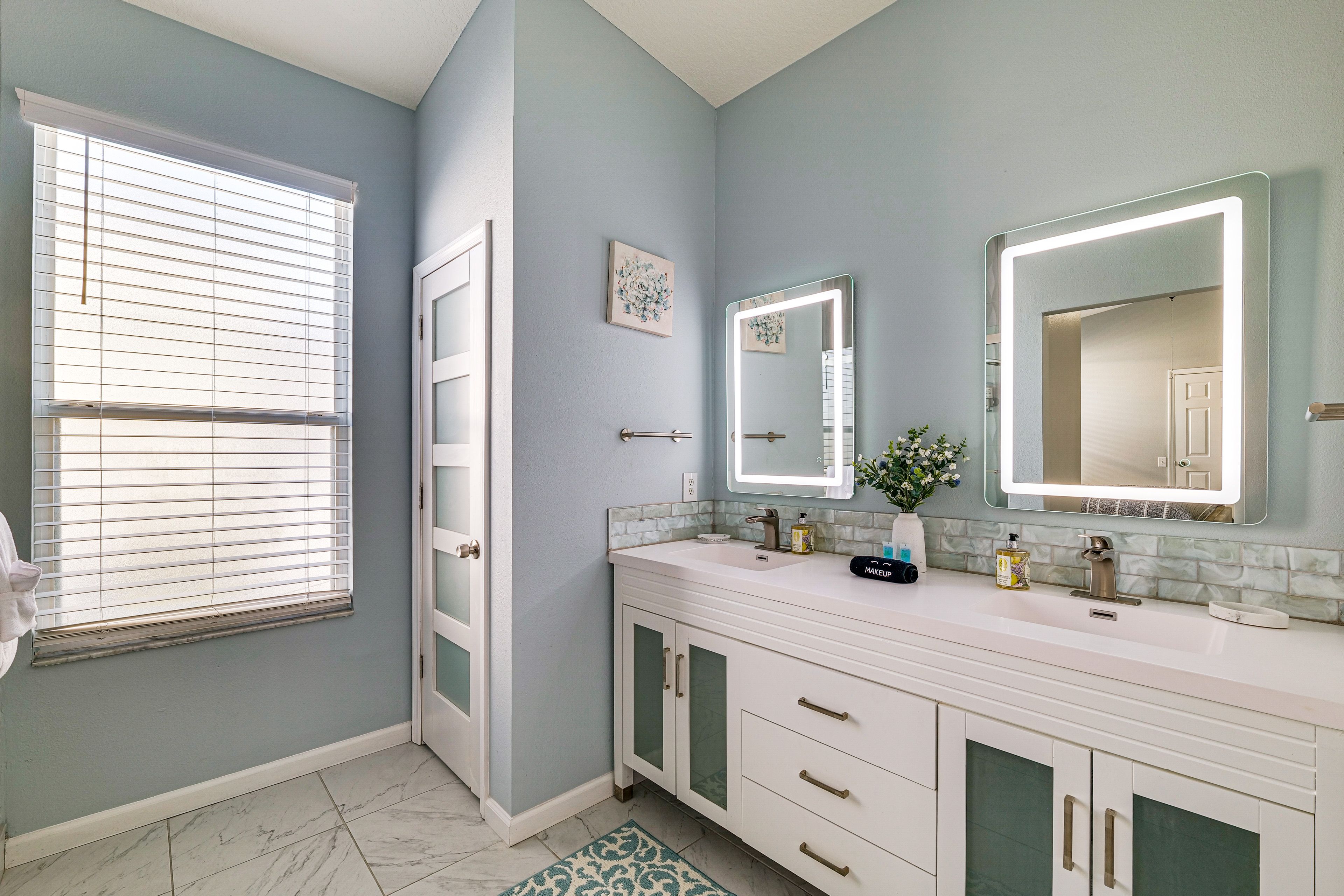 Full Bathroom | Complimentary Toiletries | Towels Provided