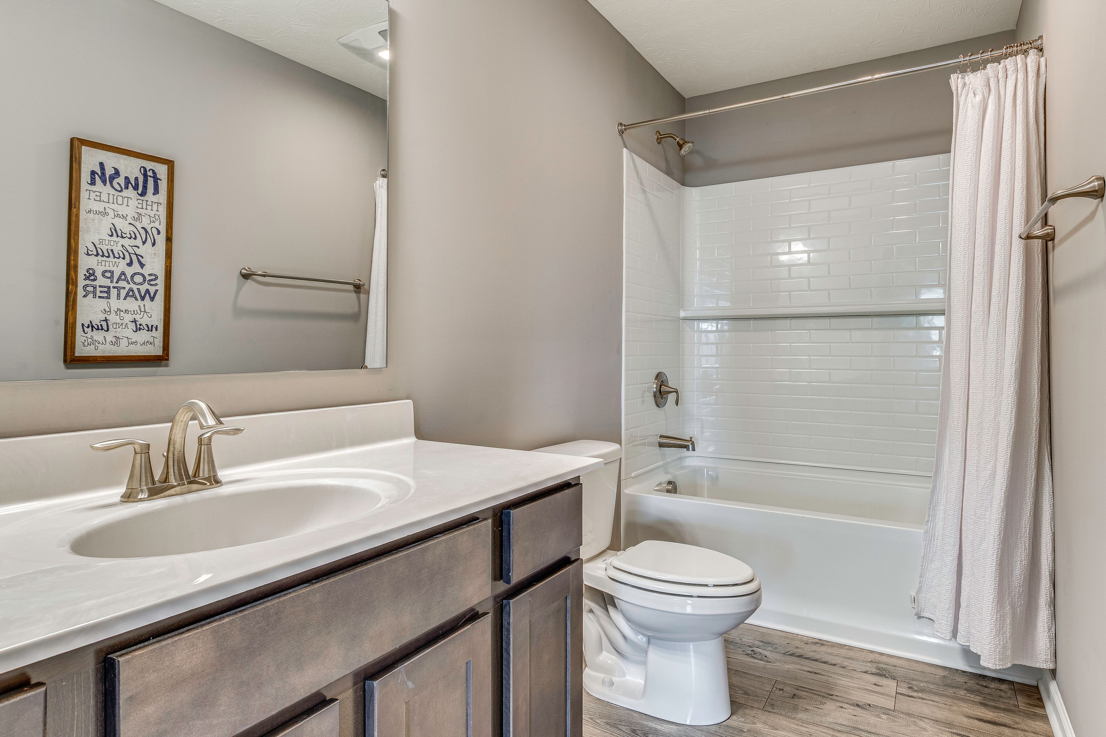 Full Bathroom | 2nd Floor