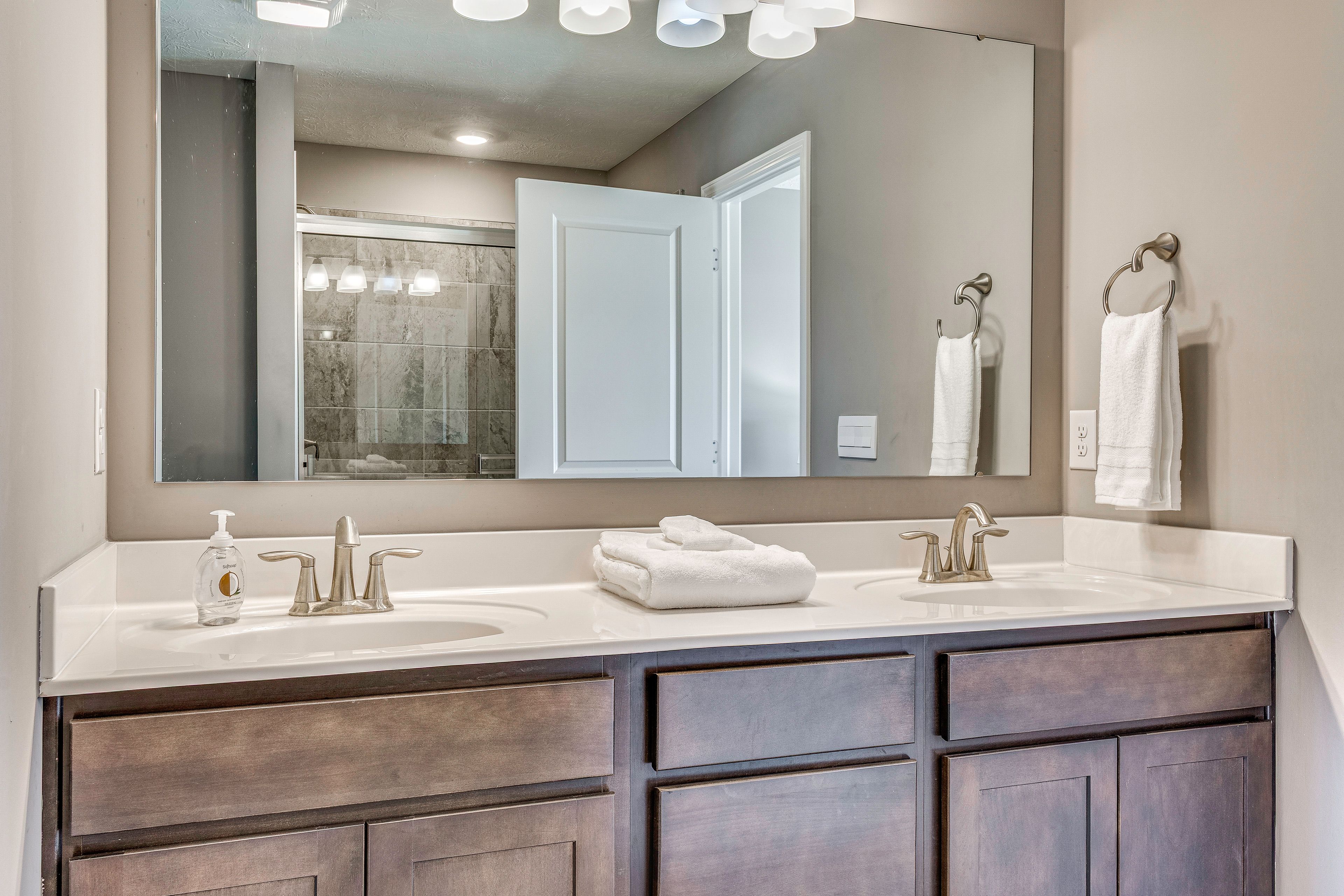 Full Bathroom | 2nd Floor