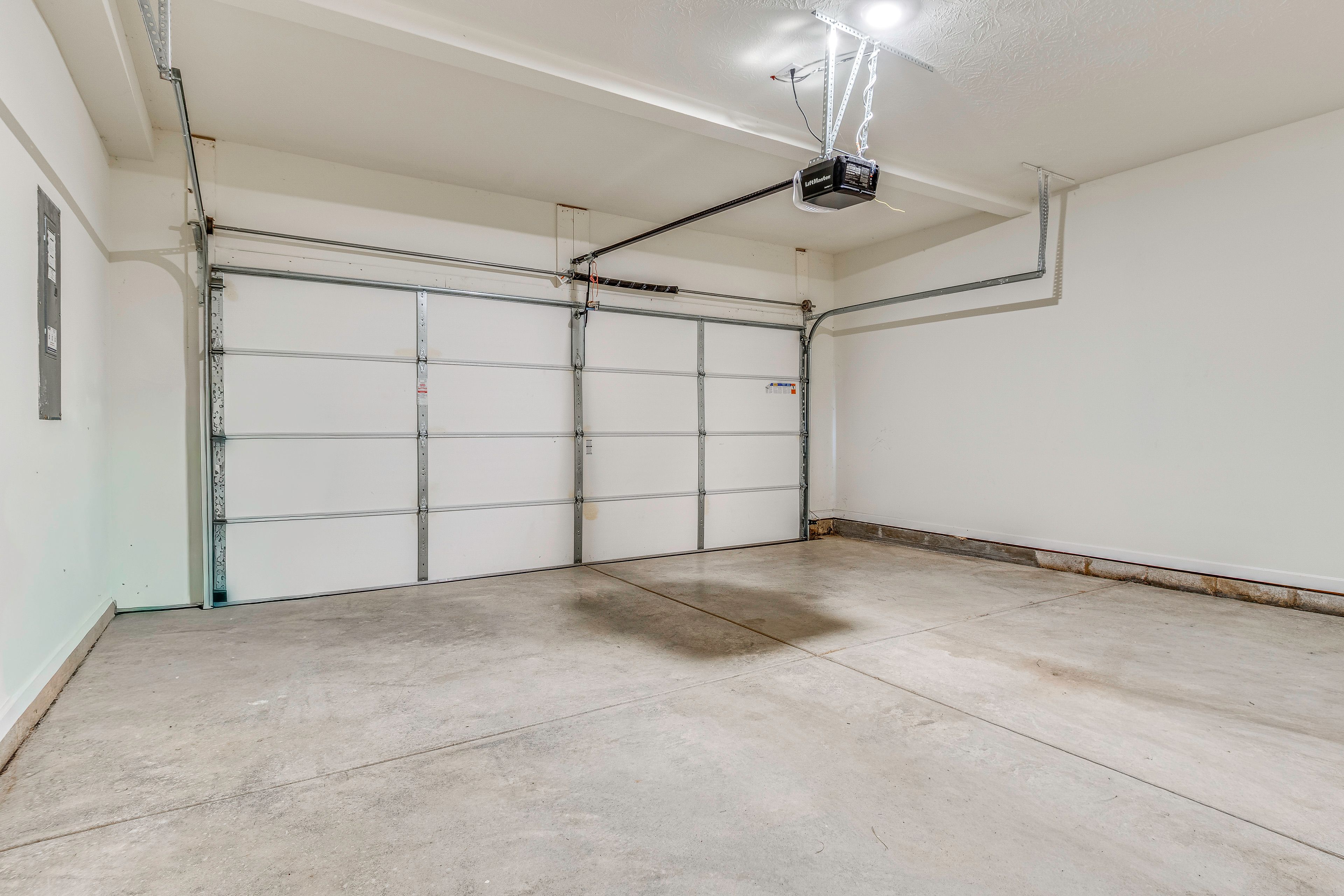 Parking | Garage (2 Vehicles) | Driveway (4 Vehicles)