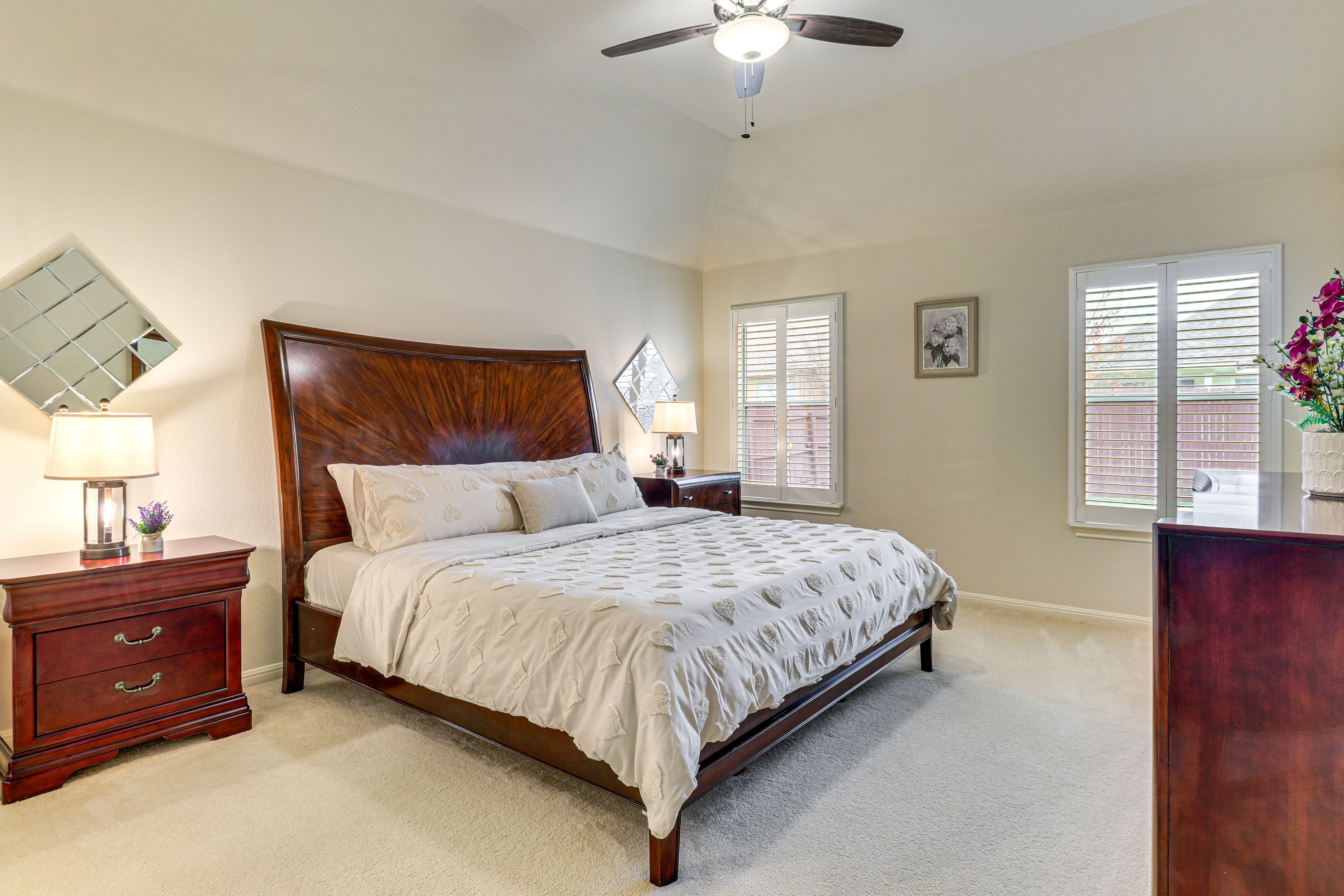 Bedroom 1 | King Bed