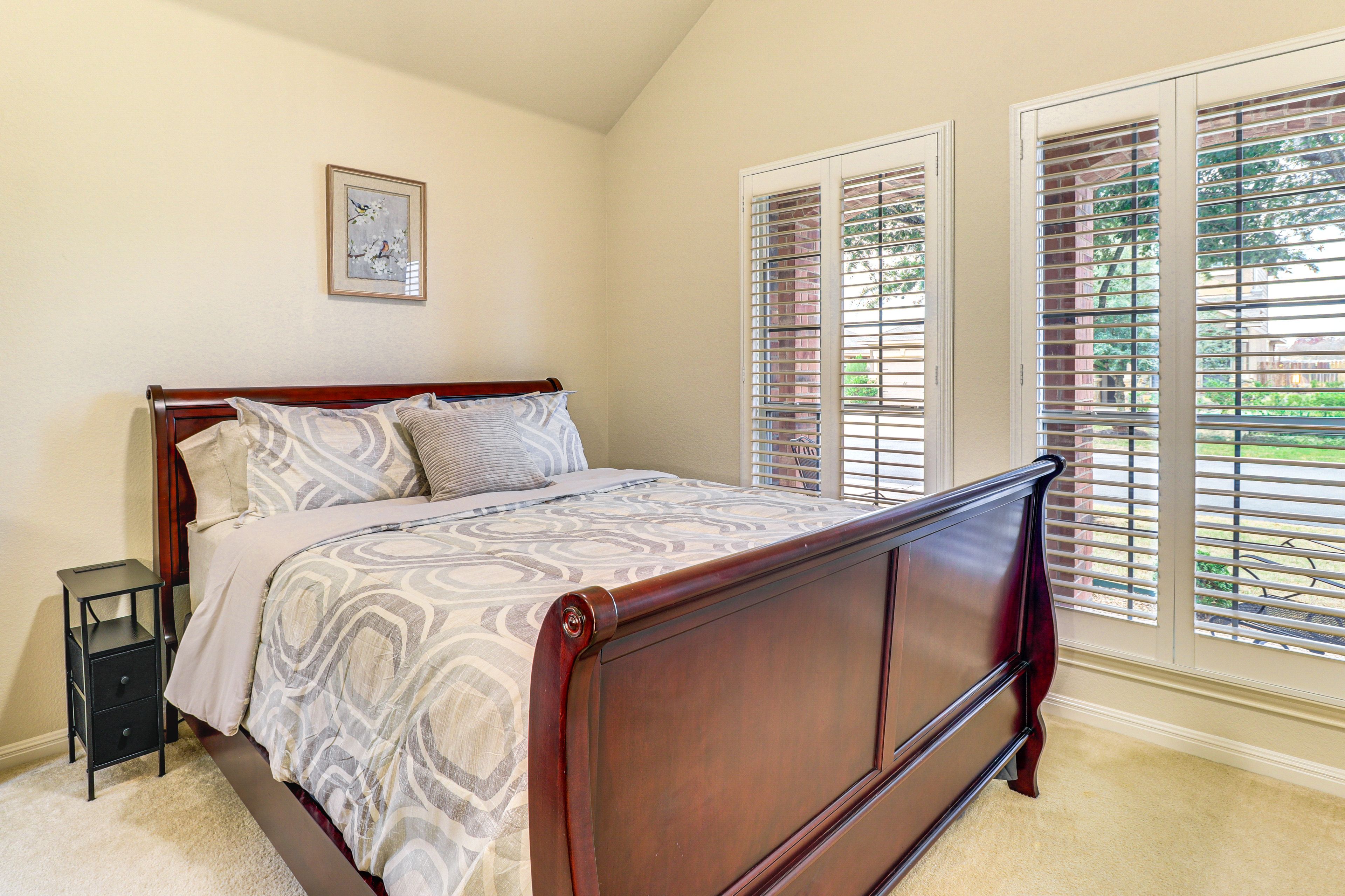 Bedroom 3 | Queen Bed