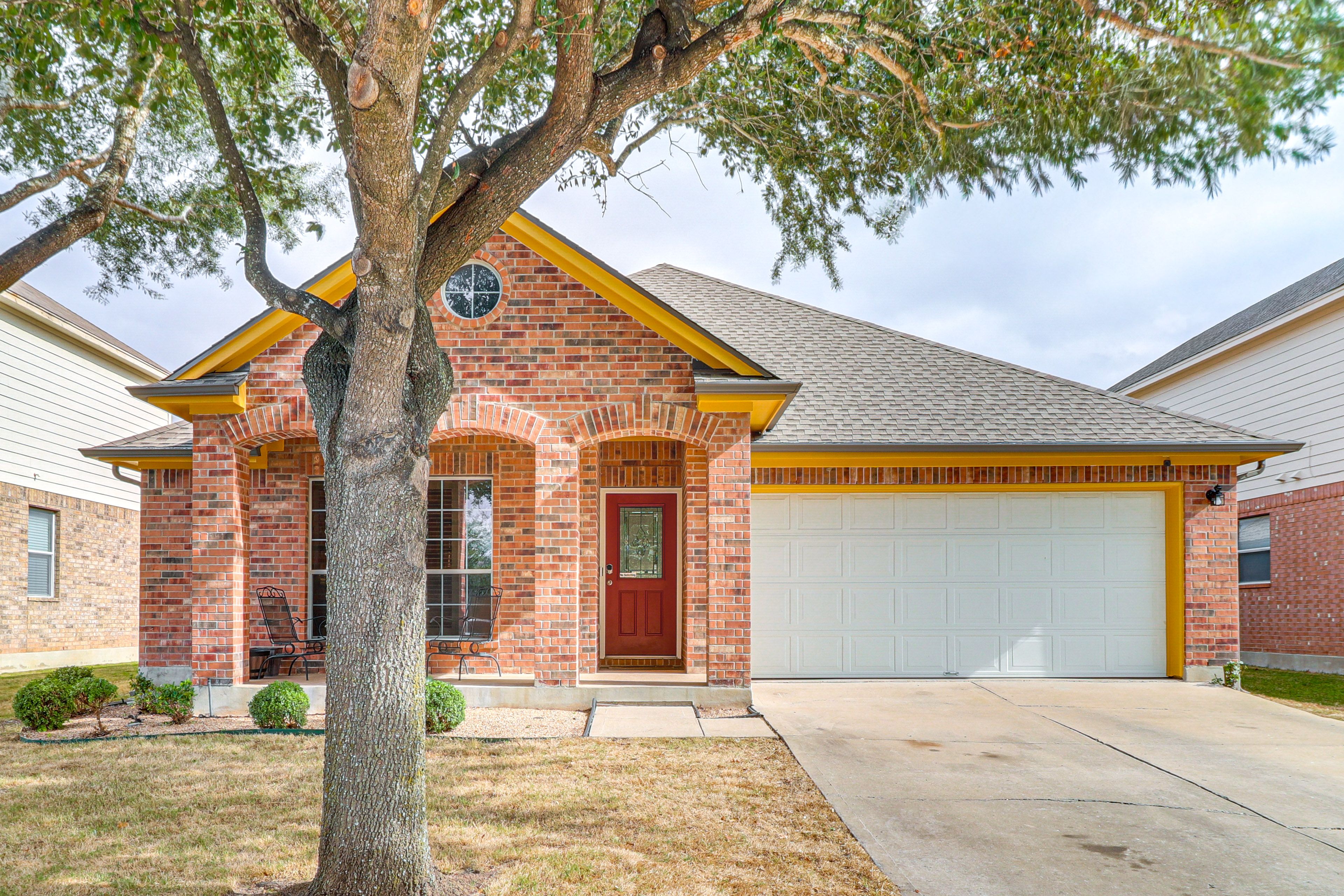 Parking | Driveway (2 Vehicles)