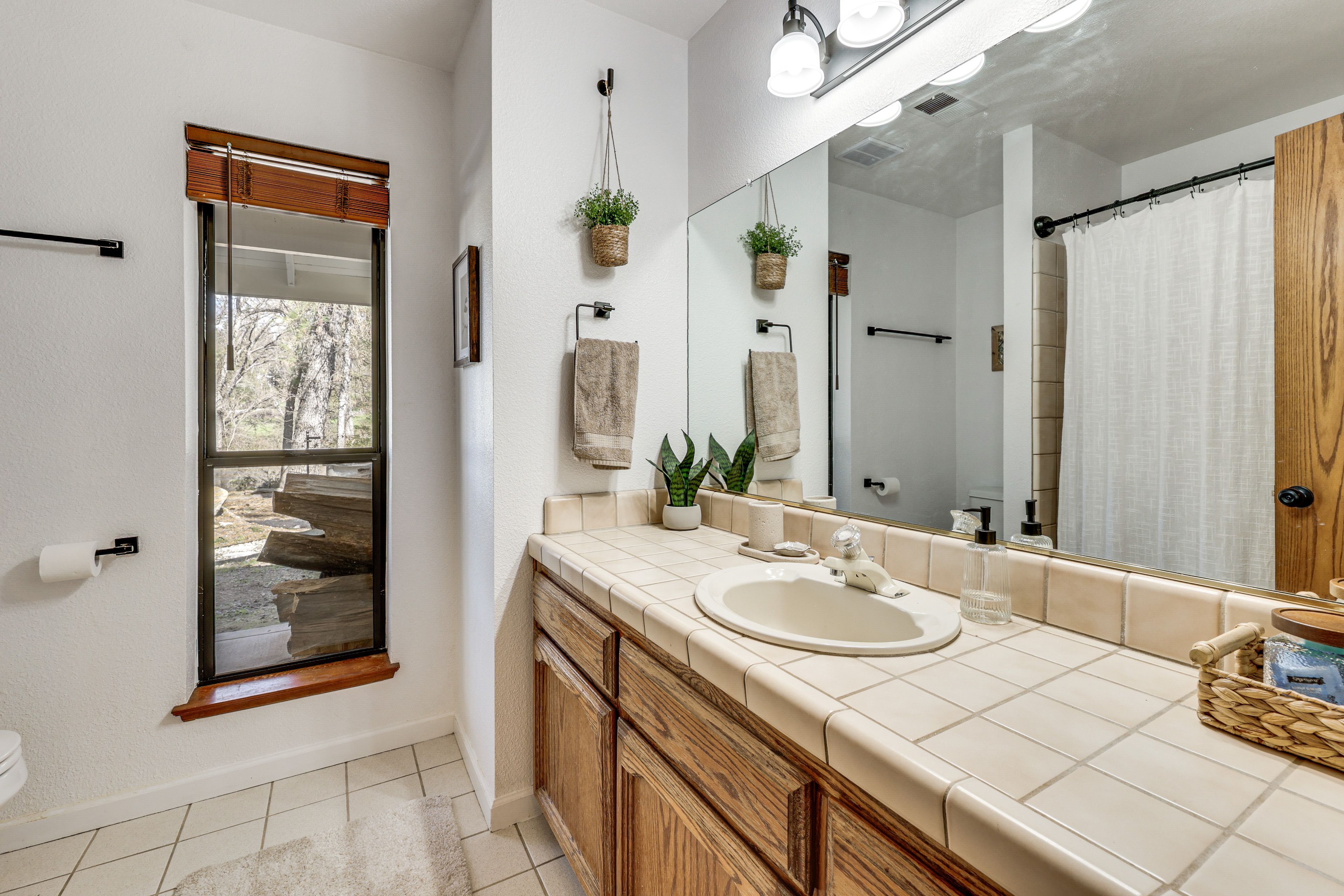 Full Bathroom | Main Level